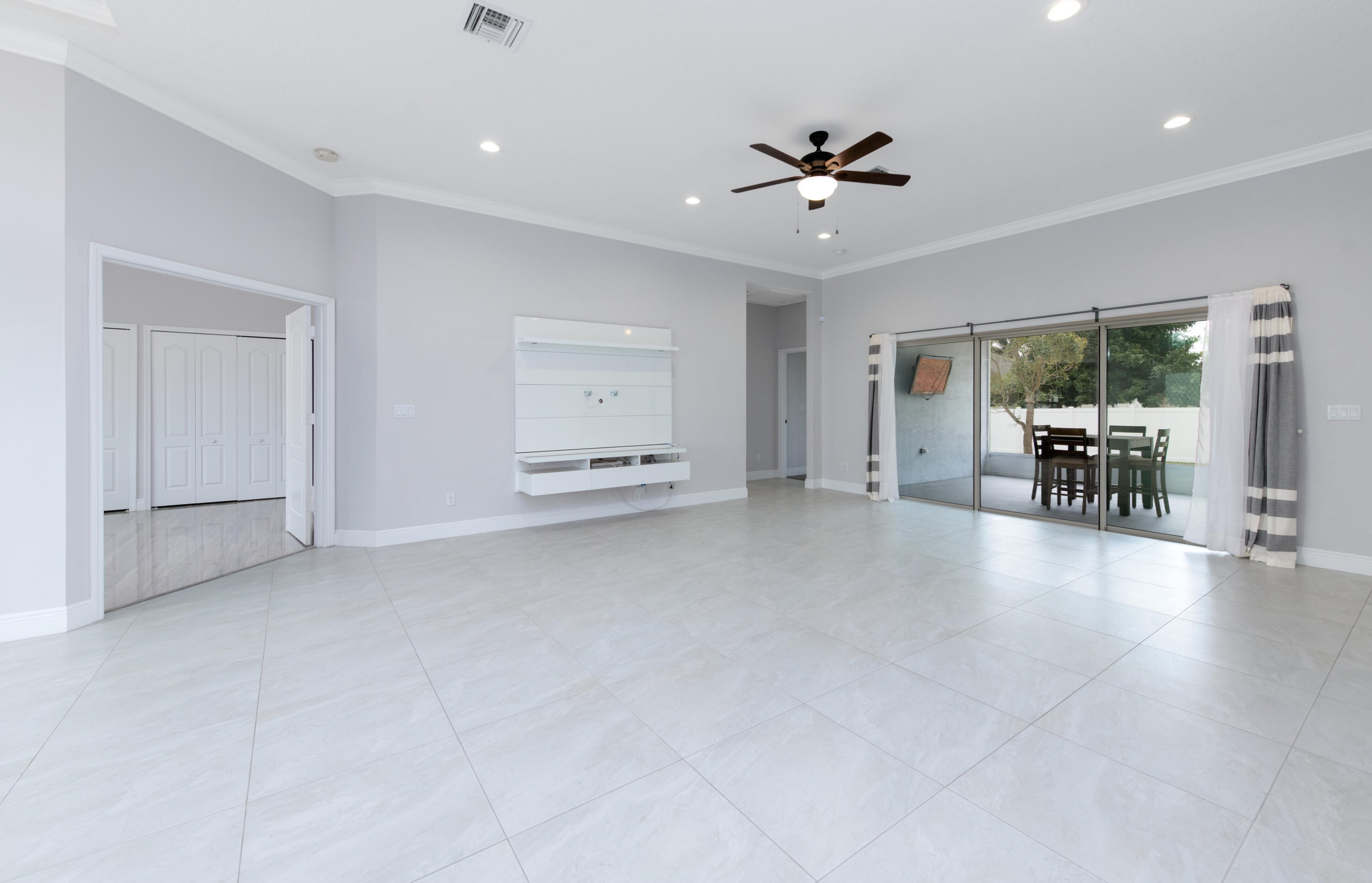 670 Gailbreath Ave, Fort Pierce FL 34953-7605 exterior