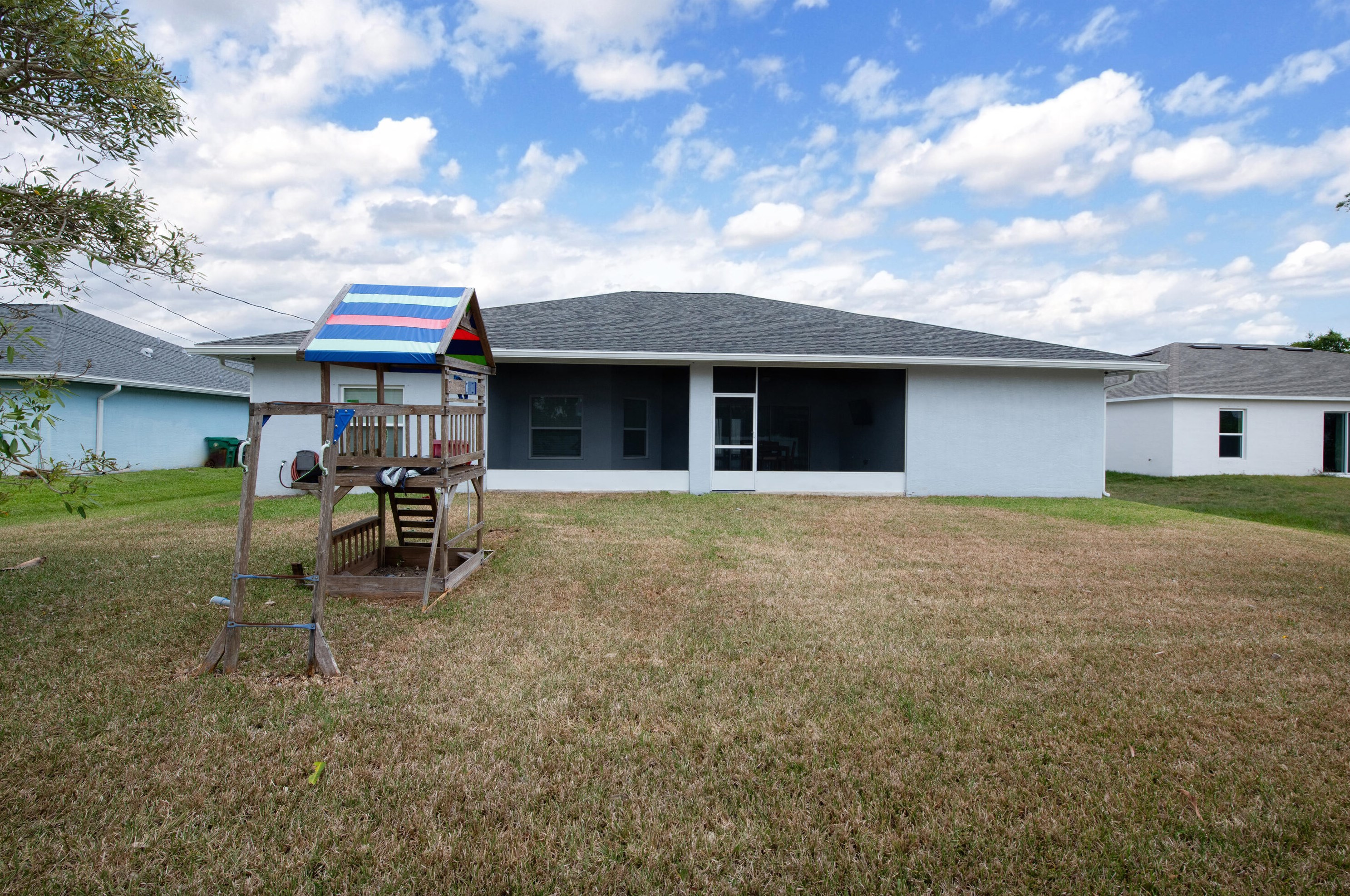 670 Gailbreath Ave, Fort Pierce FL 34953-7605 exterior