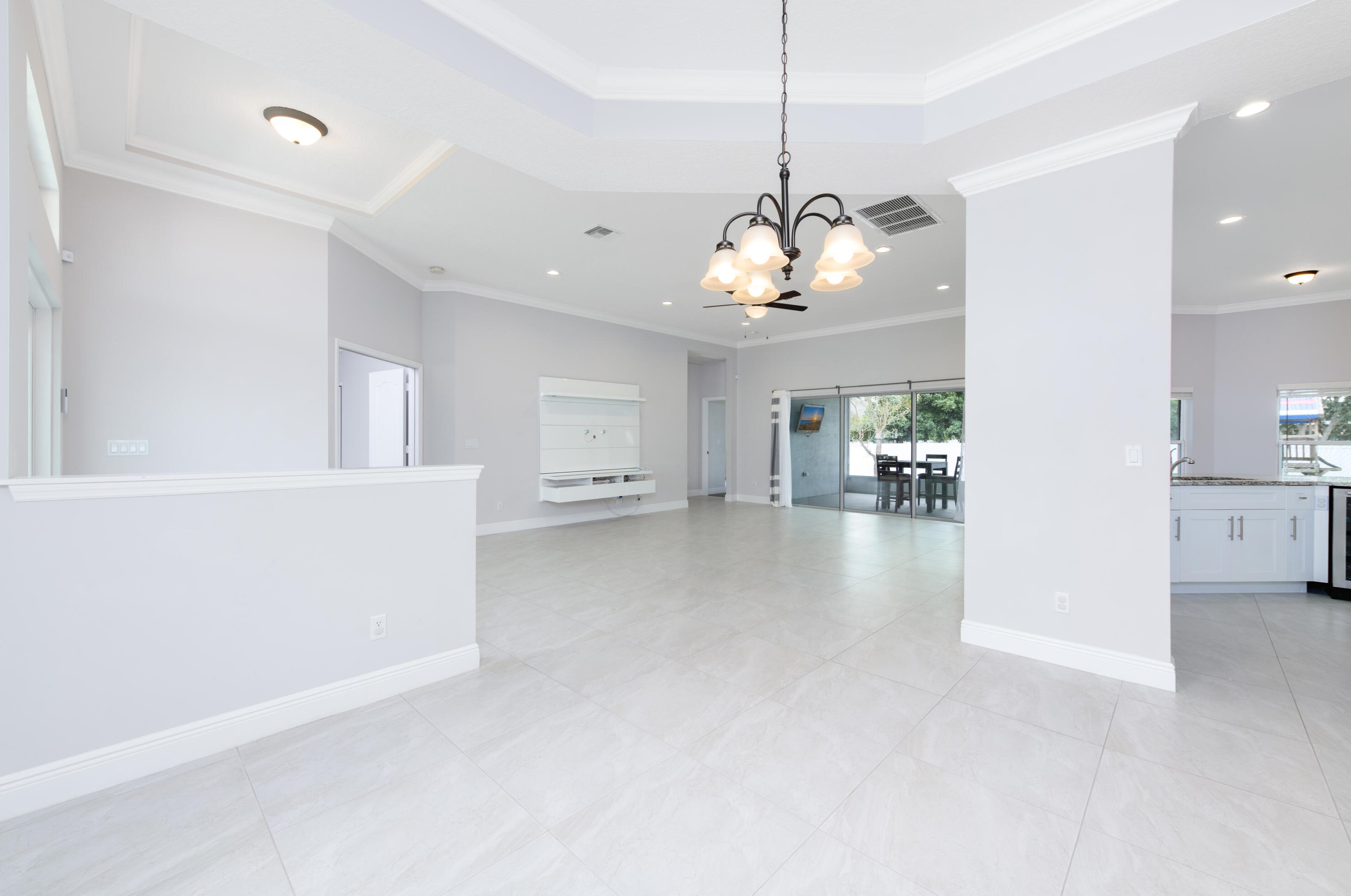 670 Gailbreath Ave, Fort Pierce FL 34953-7605 exterior