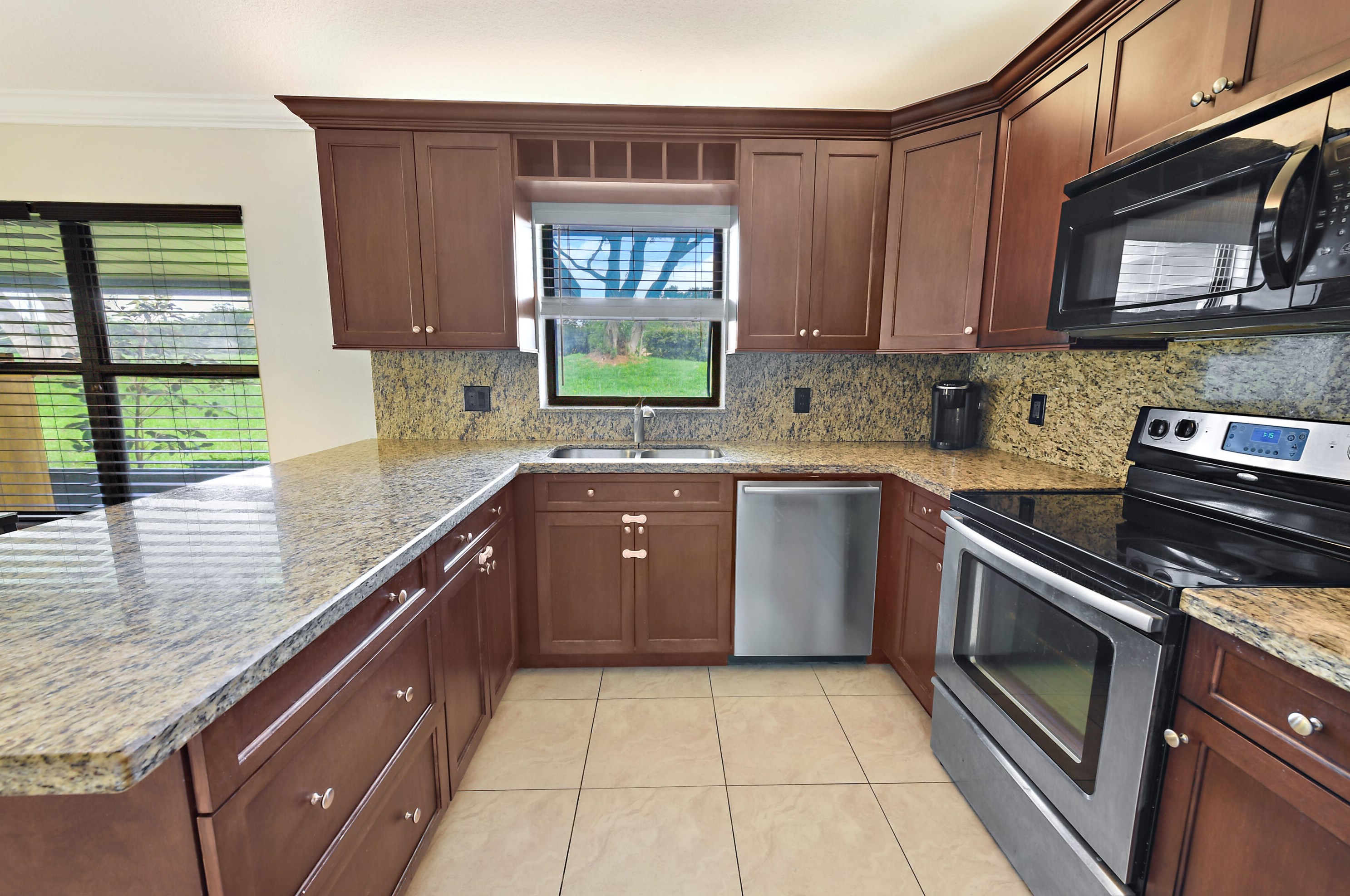 65 Via De Casas Norte, Boynton Beach FL  33426-8854 exterior