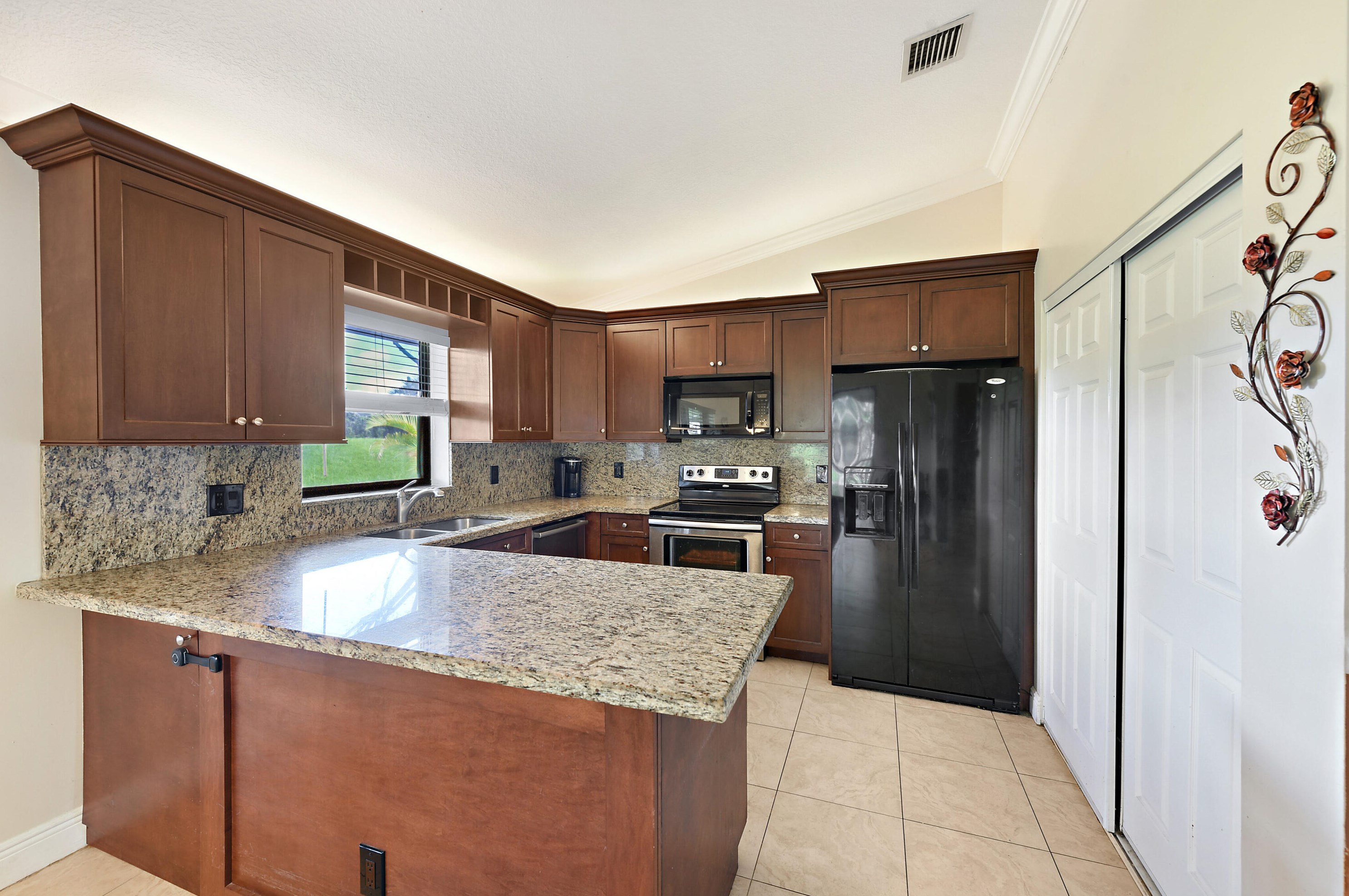 65 Via De Casas Norte, Boynton Beach FL  33426-8854 exterior