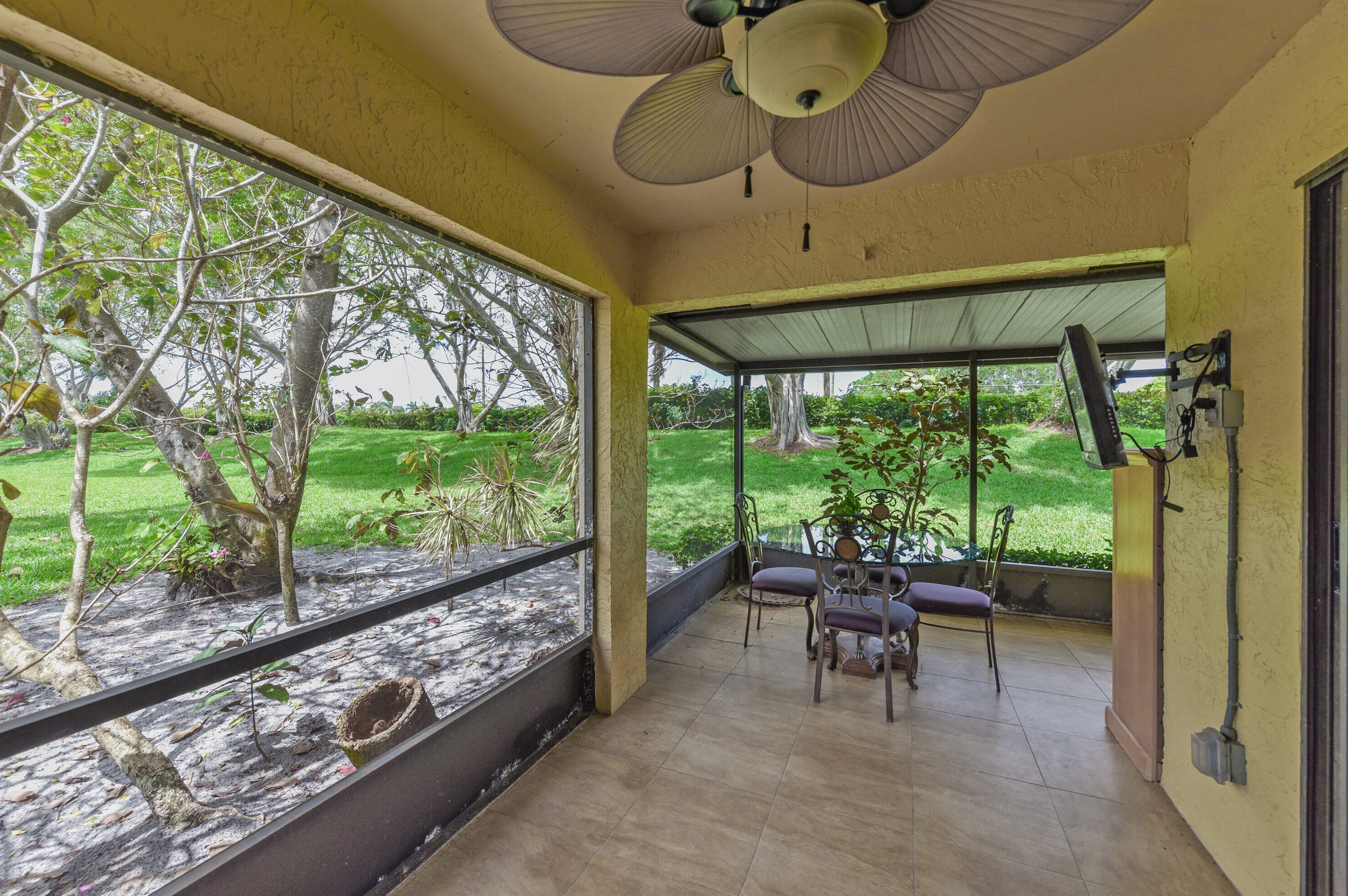 65 Via De Casas Norte, Boynton Beach FL  33426-8854 exterior