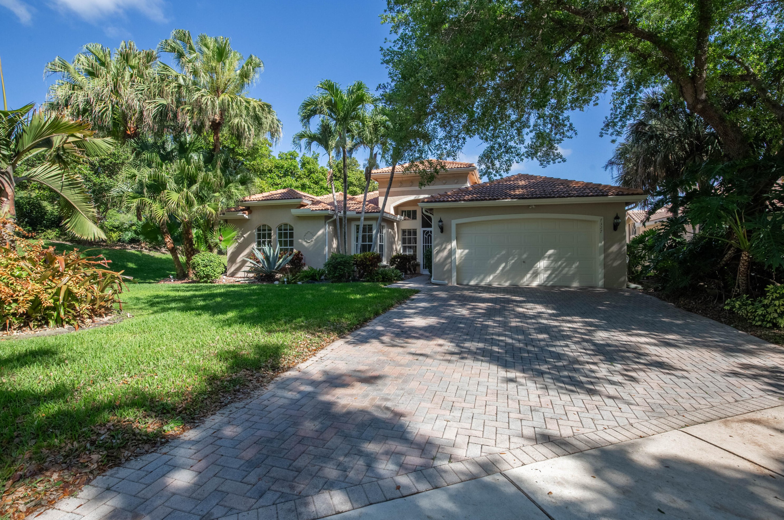 7327 Lahana Cir, Boynton Beach, FL 33437-7171