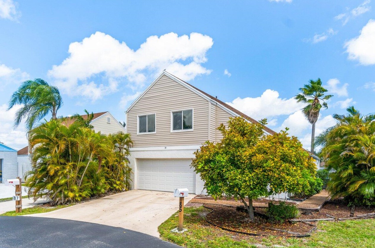 85 Buxton Ln, Boynton Beach, FL 33426-7643