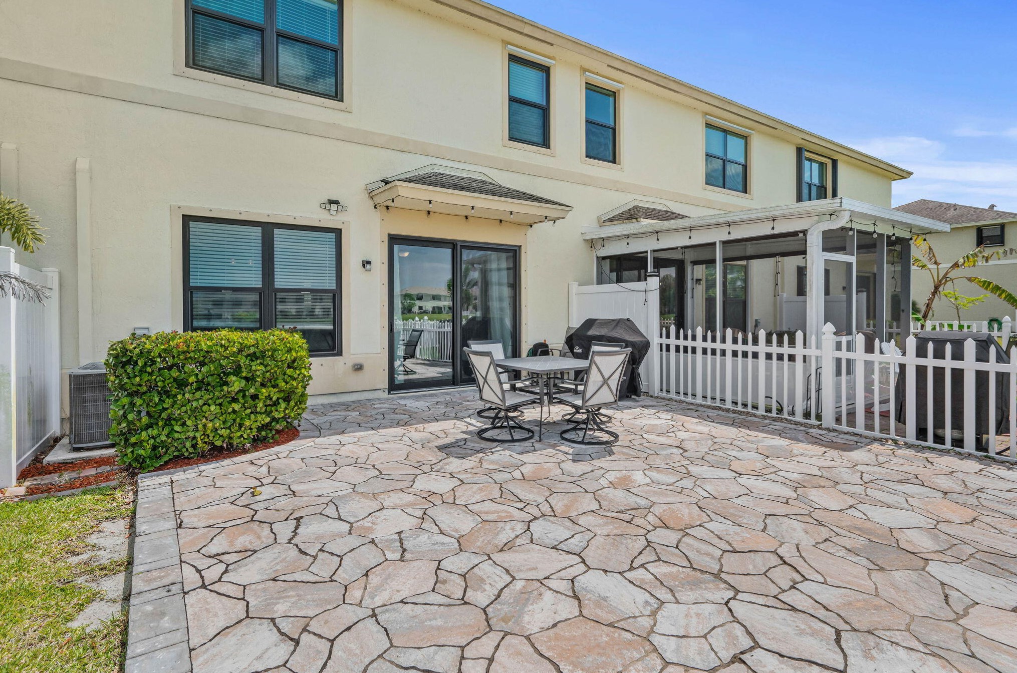 9896 Villa Cir, Vero Beach FL  32966-3138 exterior