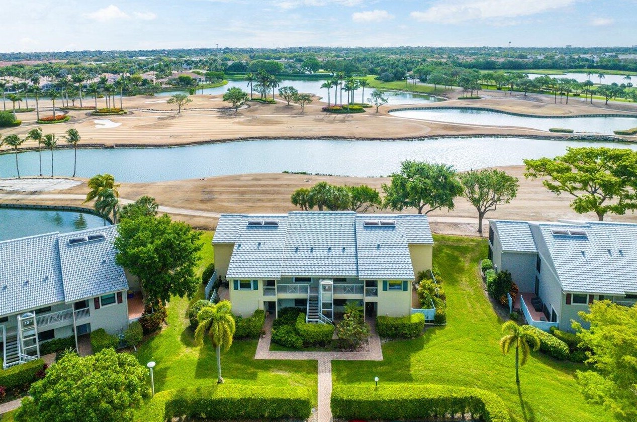 11 Eastgate Dr, Boynton Beach, FL 33436-6802