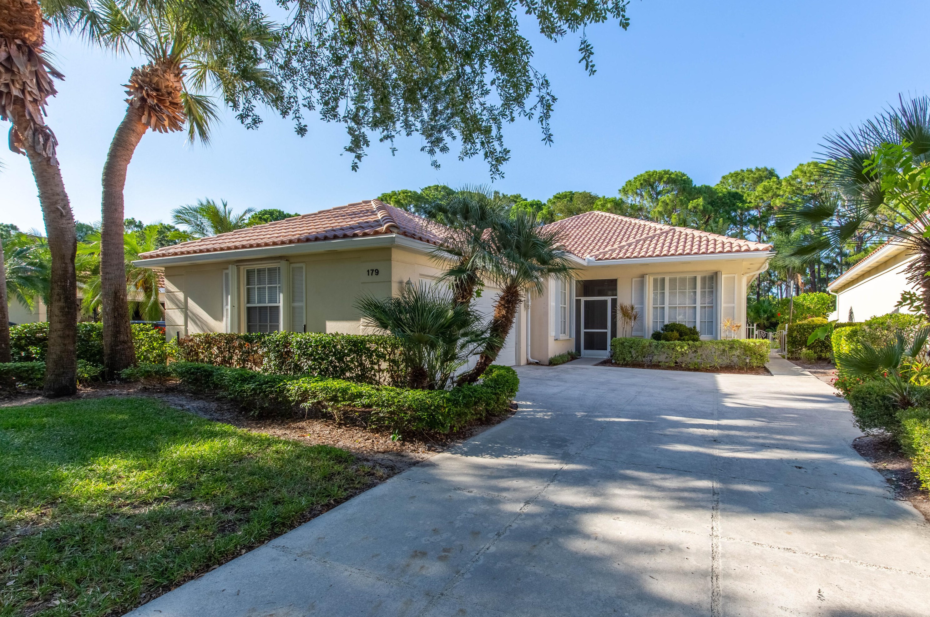 179 E Tall Oaks Cir, West Palm Beach, FL 33410
