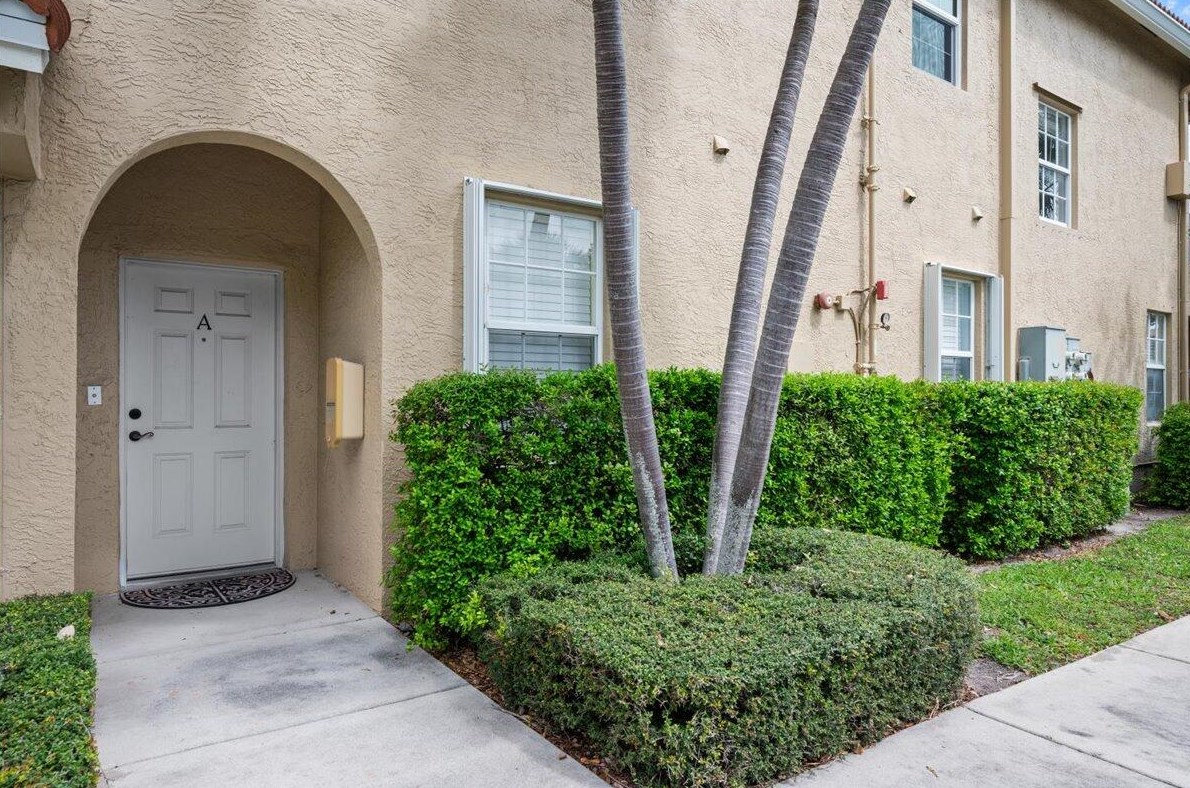 101 Lighthouse Cir, Jupiter, FL 33469-2797