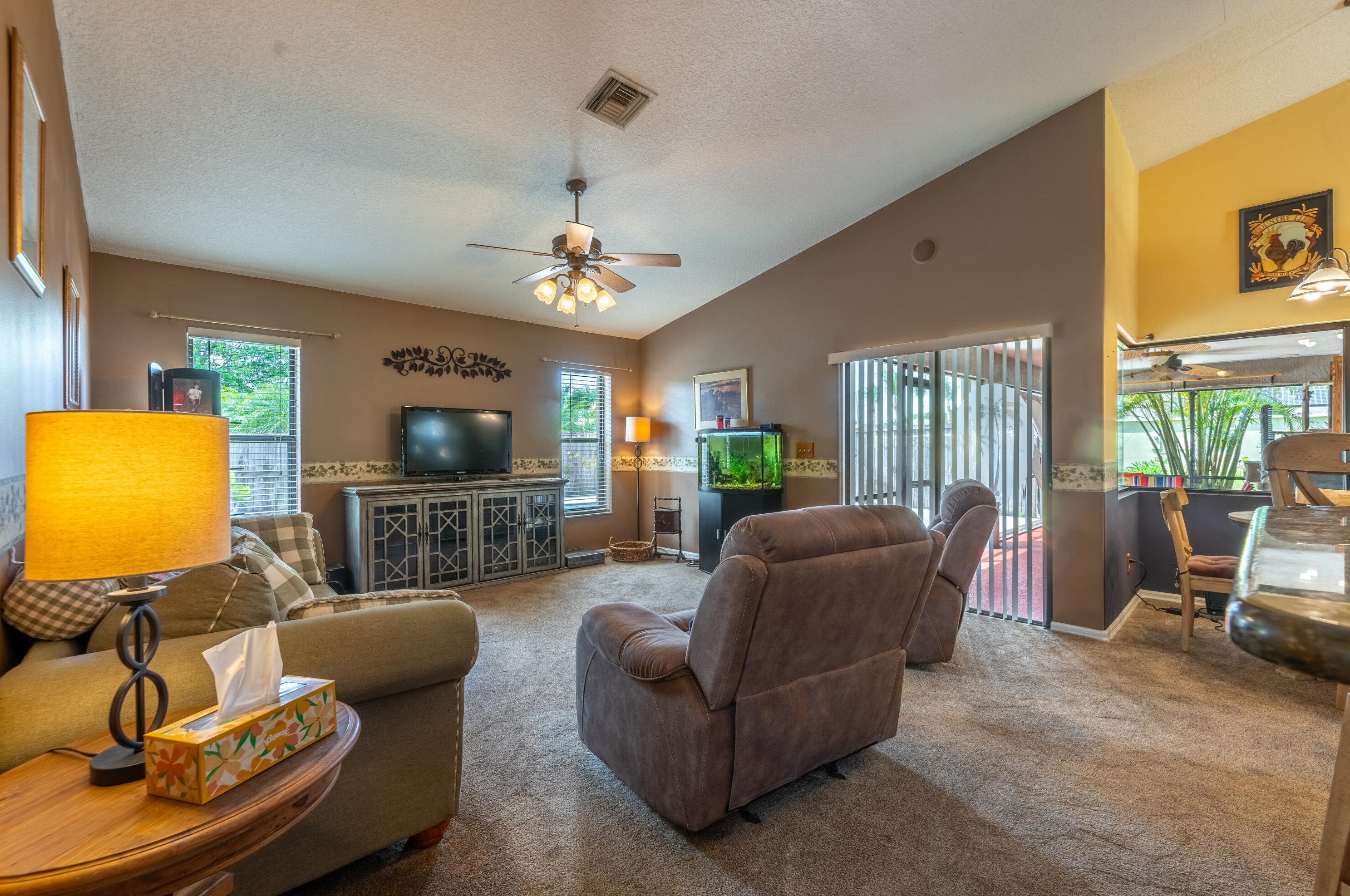 1184 Dorchester St, Fort Pierce FL 34983-2809 exterior