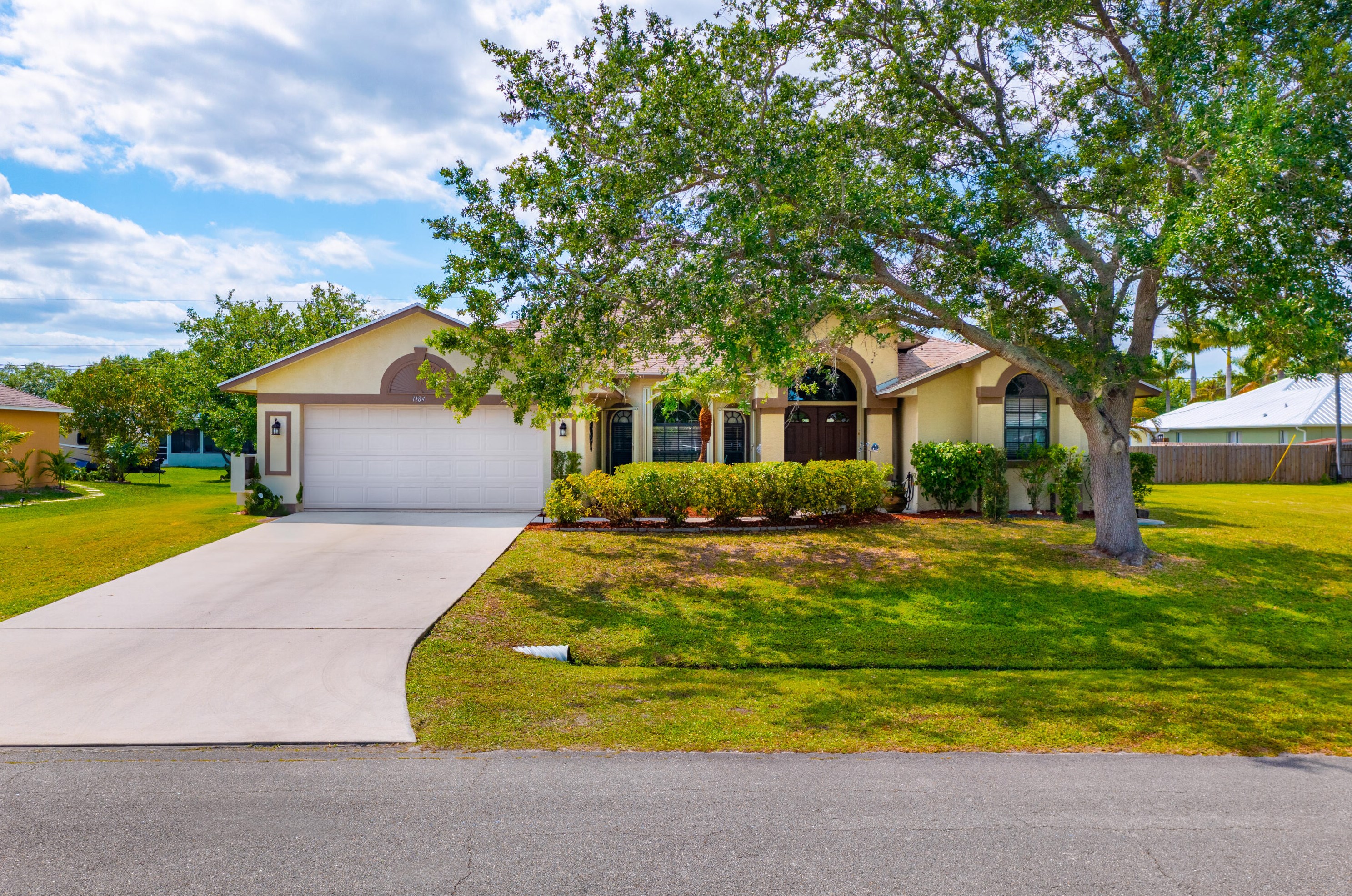 1184 Dorchester St, Fort Pierce FL 34983-2809 exterior