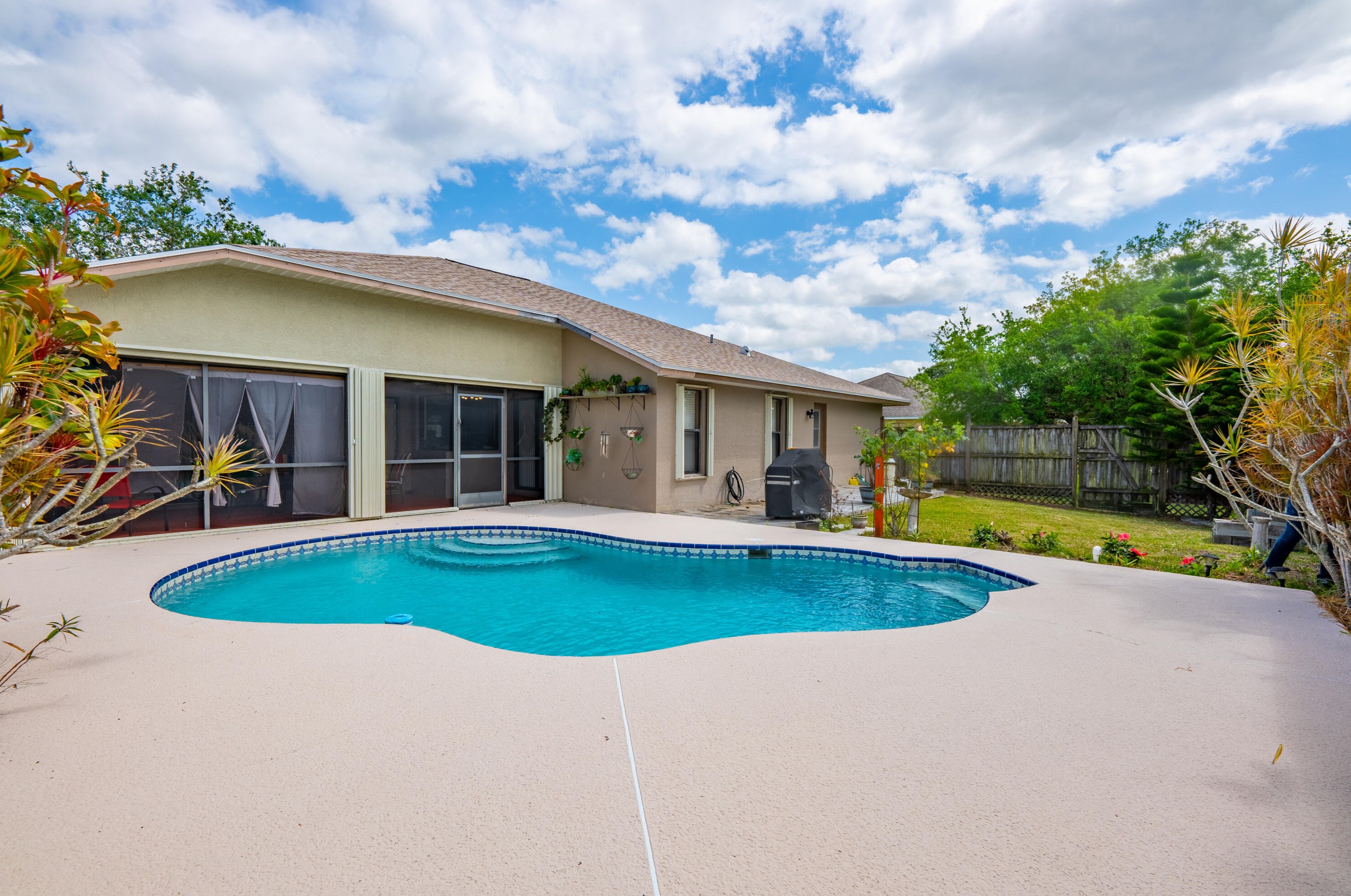 1184 Dorchester St, Fort Pierce FL 34983-2809 exterior