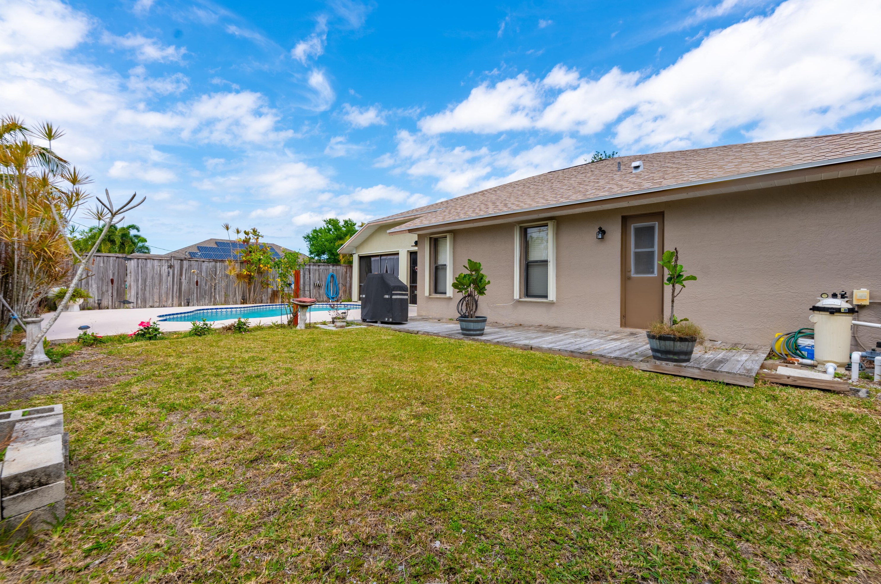 1184 Dorchester St, Fort Pierce FL 34983-2809 exterior