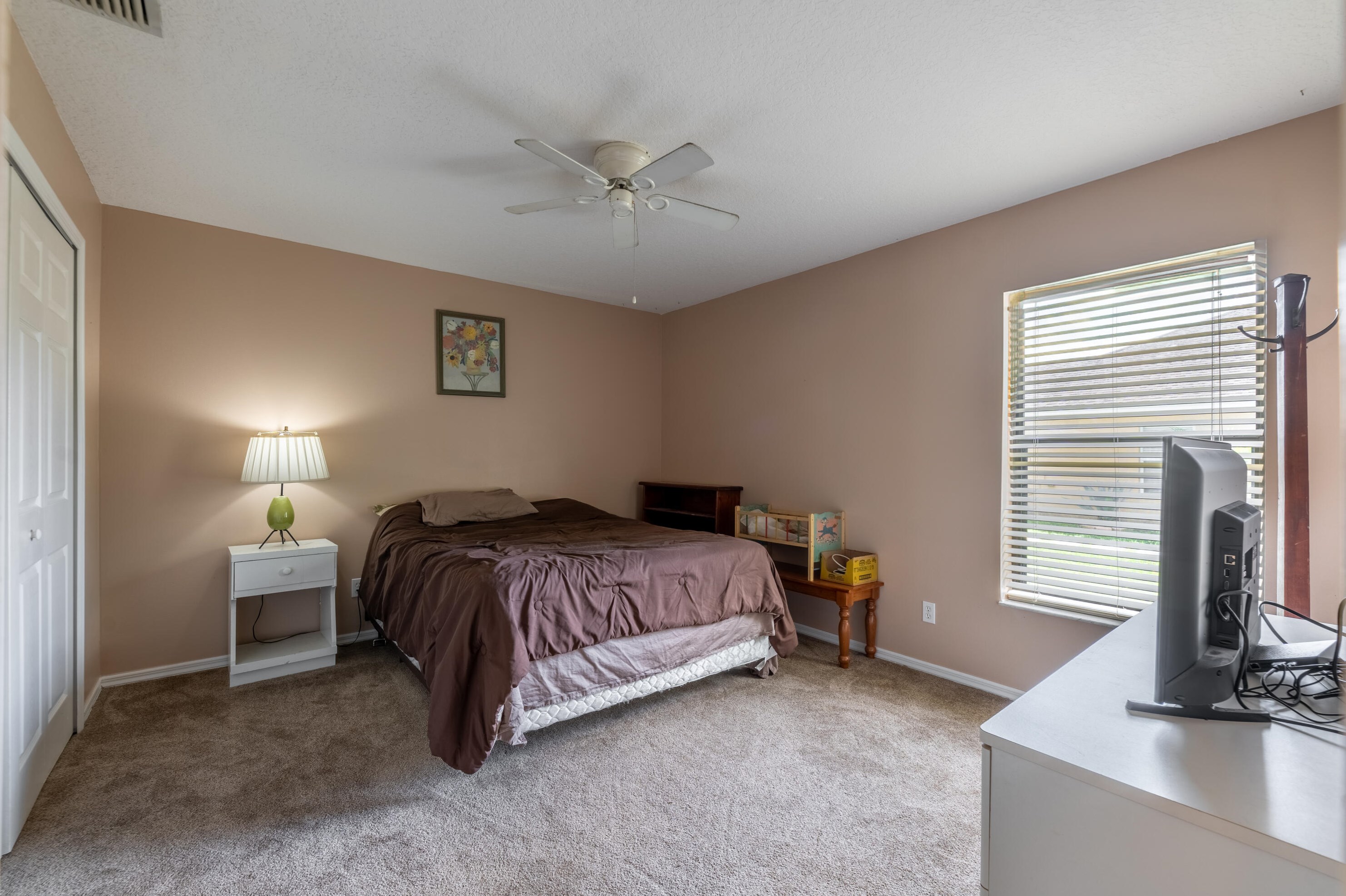 1184 Dorchester St, Fort Pierce FL 34983-2809 exterior