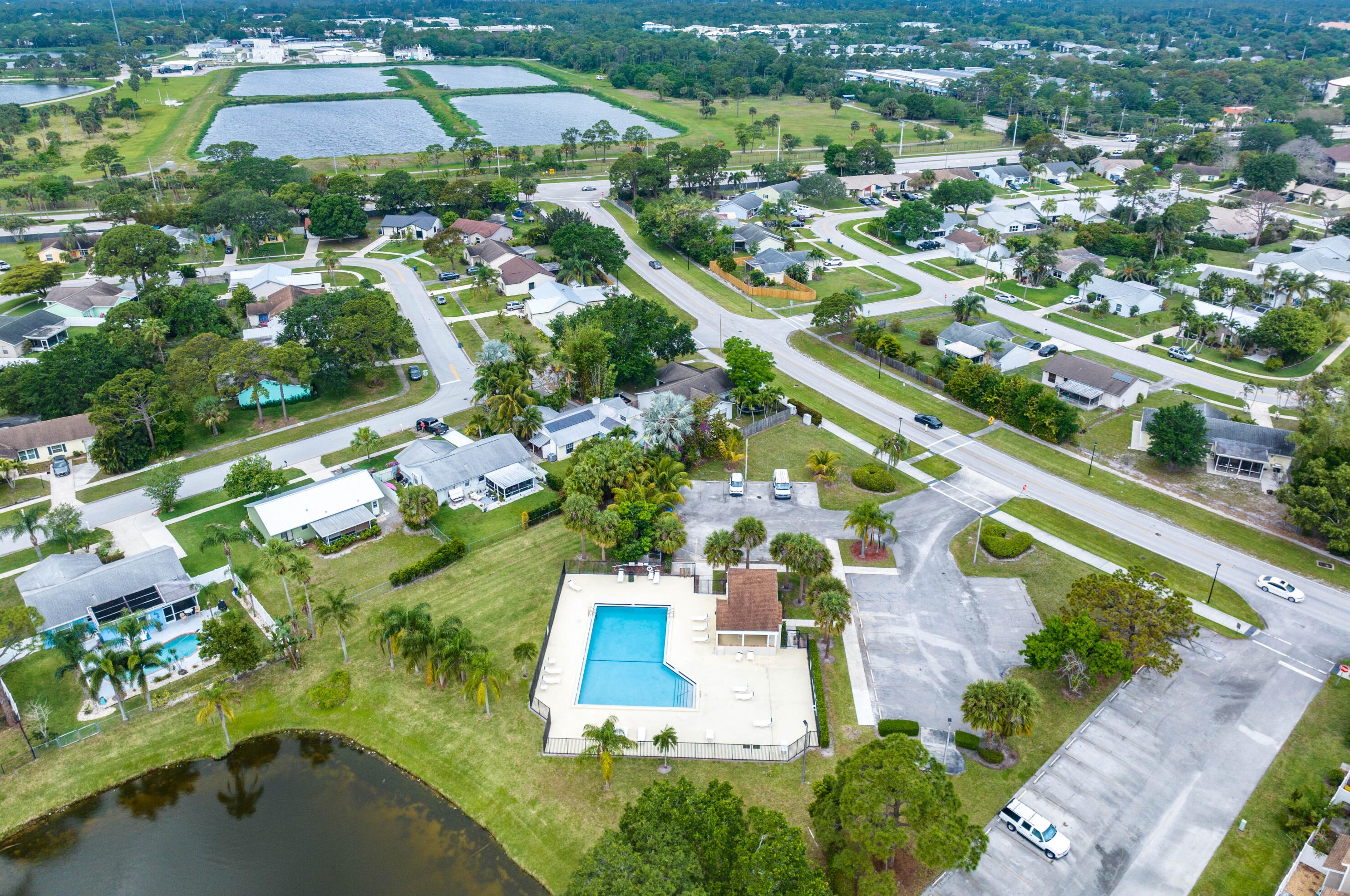 165 Lakeside Dr, Jupiter FL  33458-5517 exterior