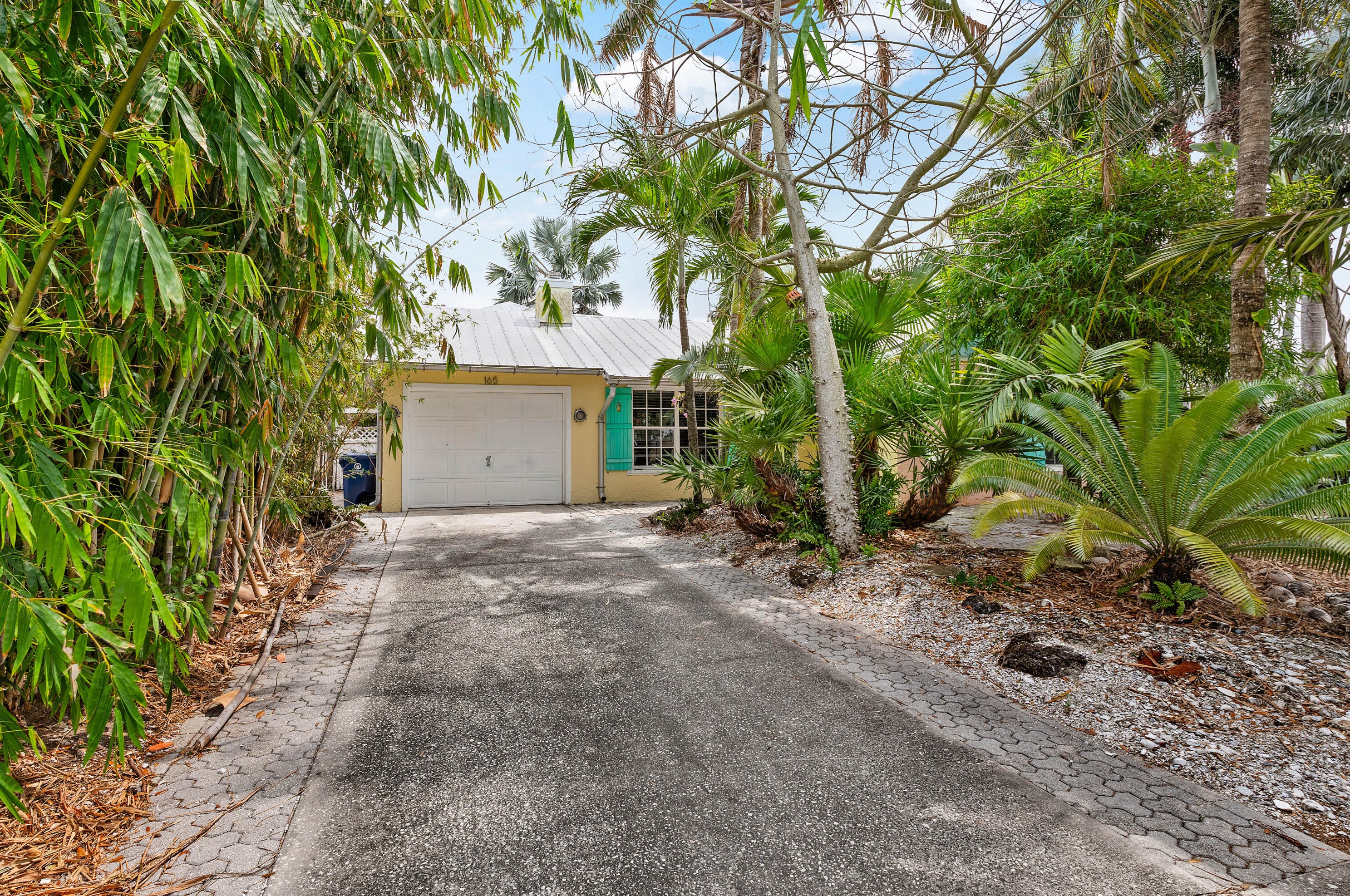165 Lakeside Dr, Jupiter FL  33458-5517 exterior