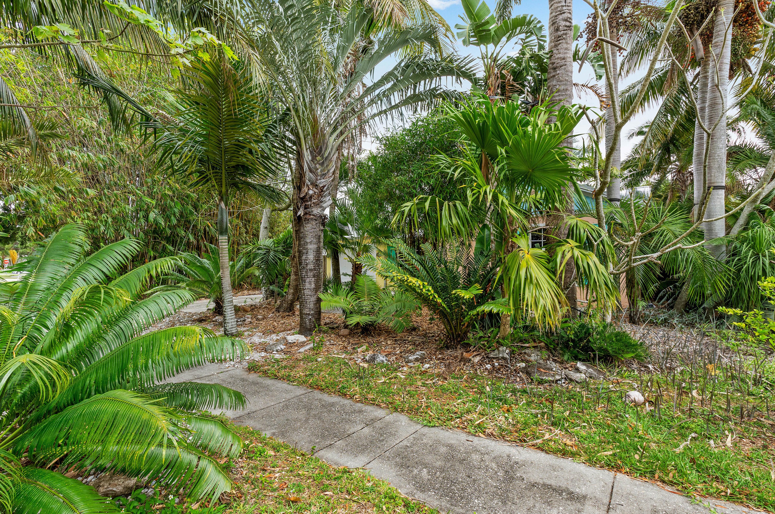 165 Lakeside Dr, Jupiter, FL 33458