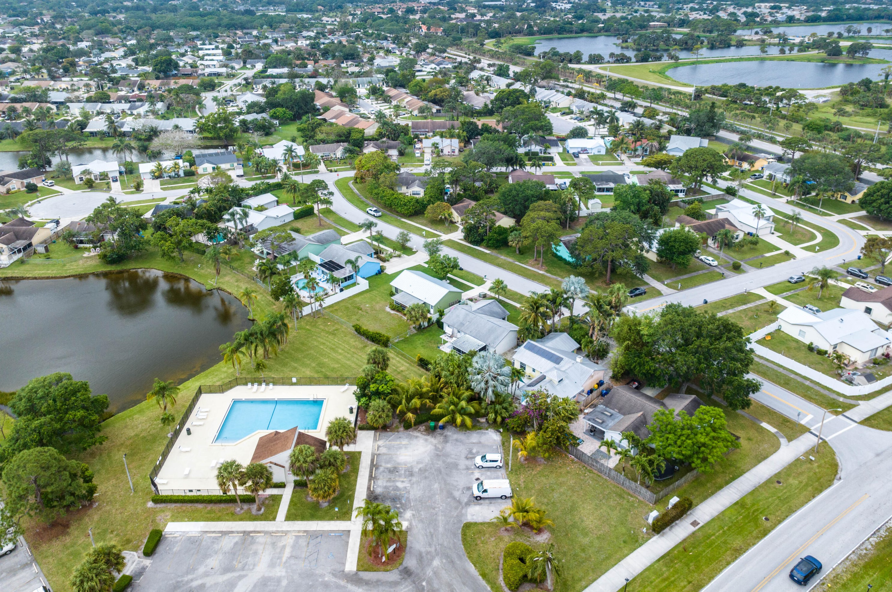 165 Lakeside Dr, Jupiter FL  33458-5517 exterior