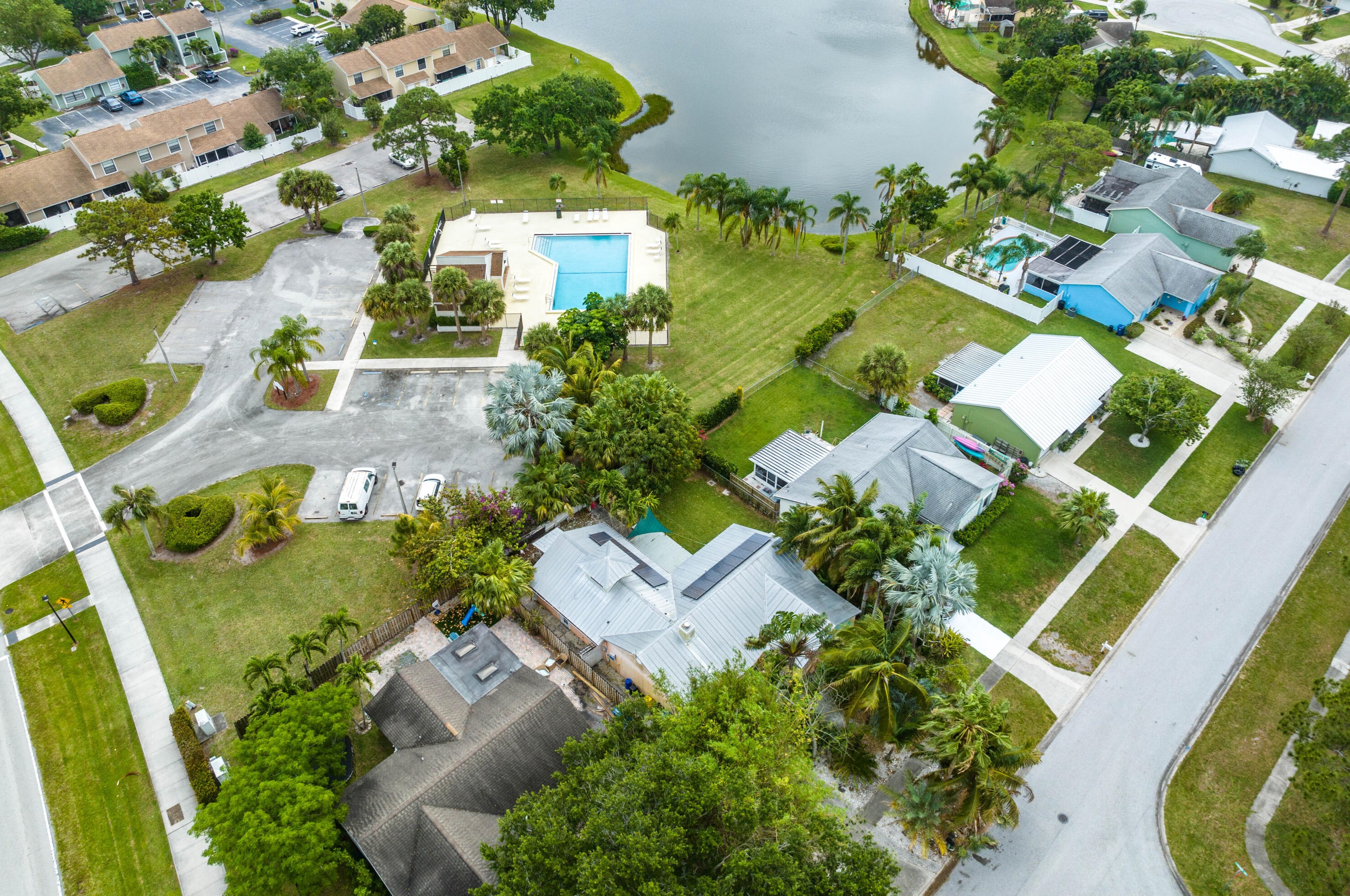 165 Lakeside Dr, Jupiter FL  33458-5517 exterior