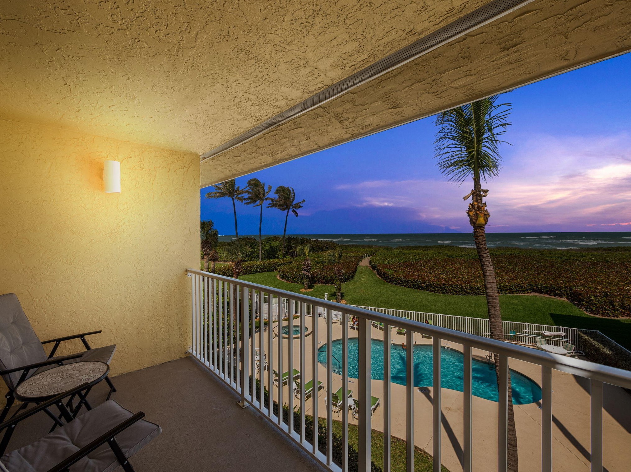 1550 Ocean Dr, Fort Pierce FL 34949-3316 exterior