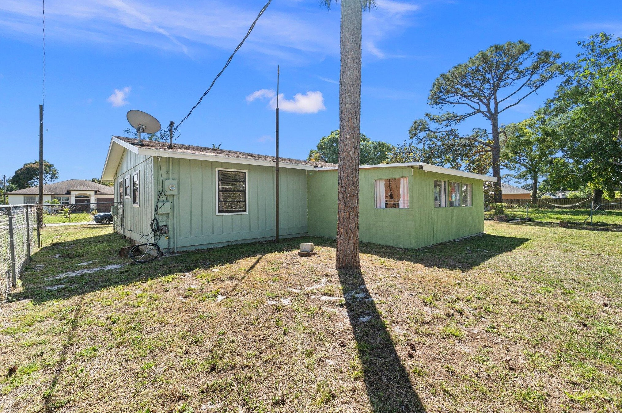 287 Moselle Ave, Fort Pierce FL 34984-5027 exterior