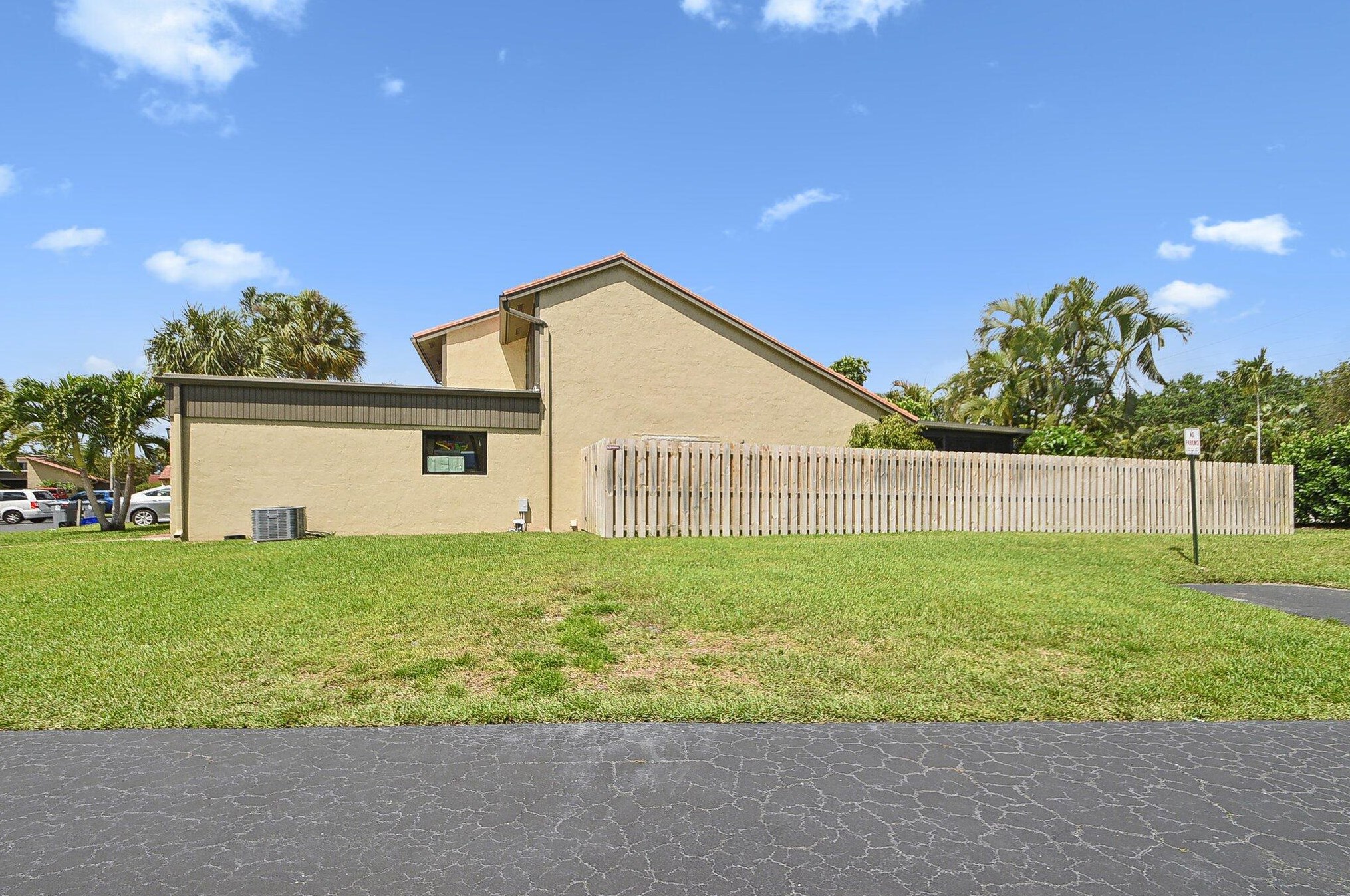 11063 Oakdale Rd, Boynton Beach FL 33437-1637 exterior