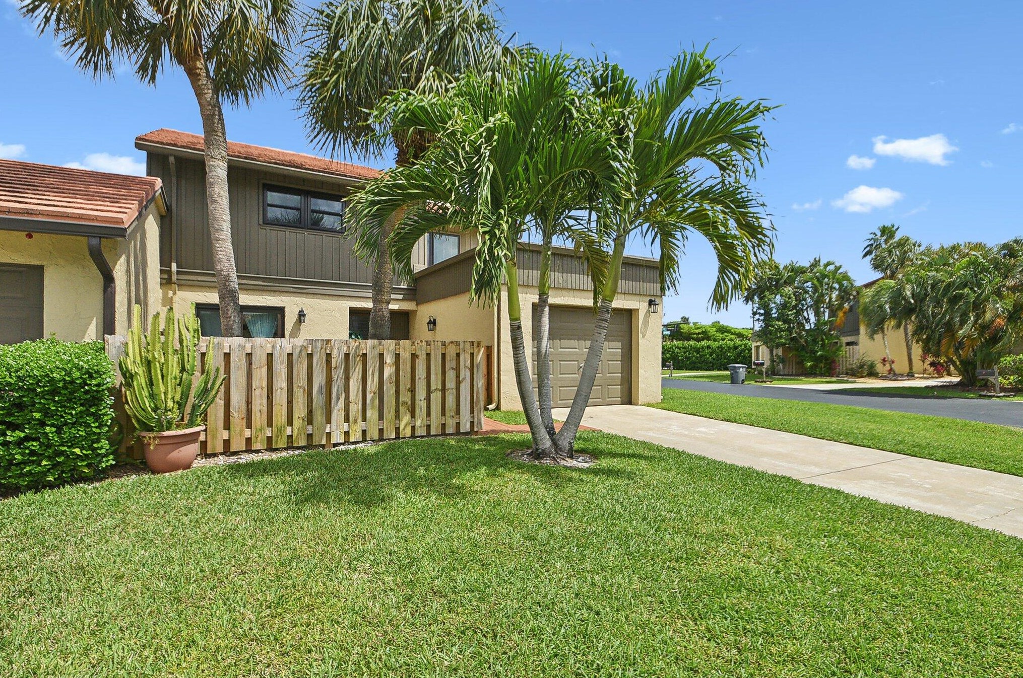 11063 Oakdale Rd, Boynton Beach FL 33437-1637 exterior
