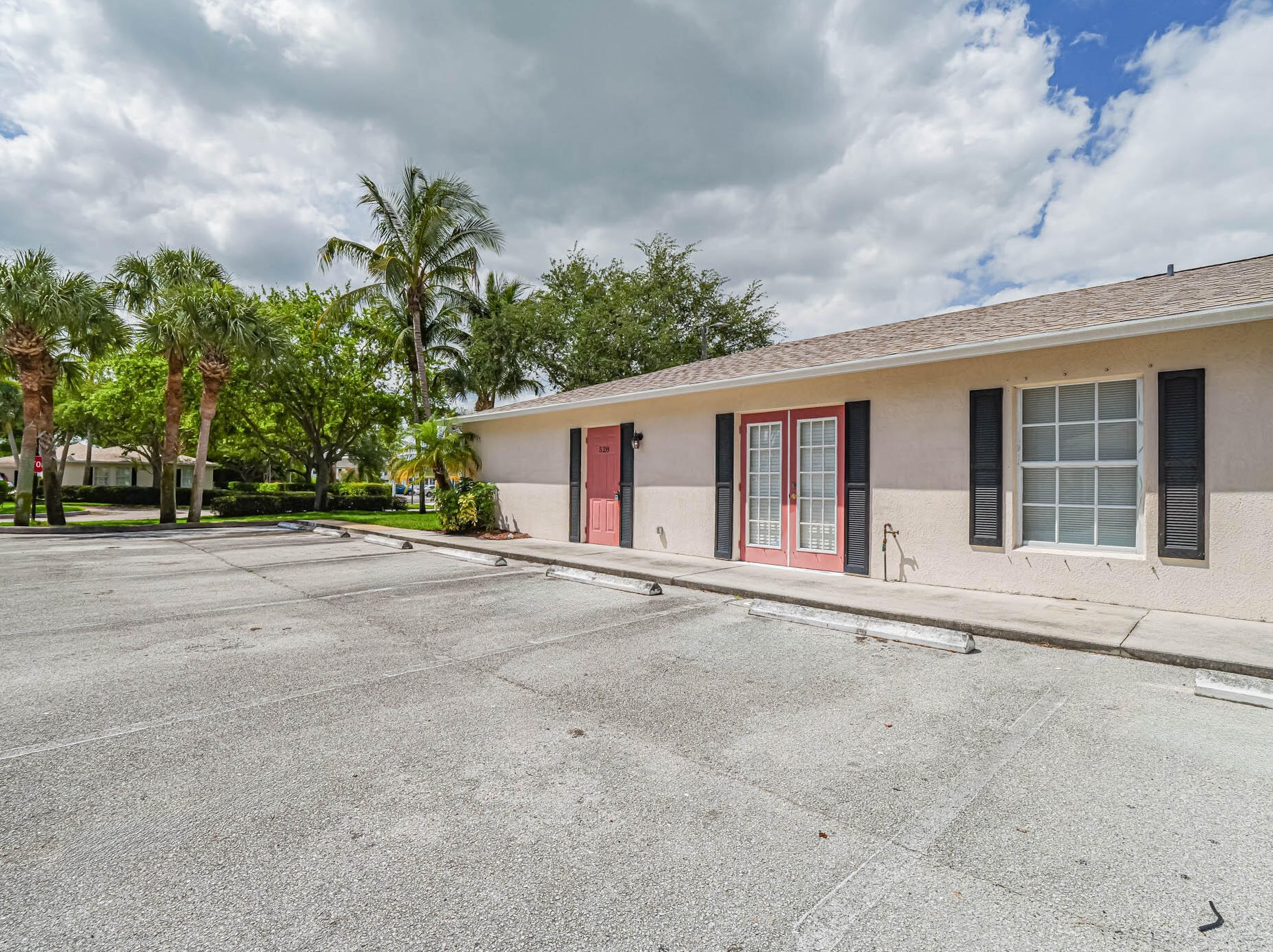 528 13th Pl, Vero Beach, FL 32960-5865