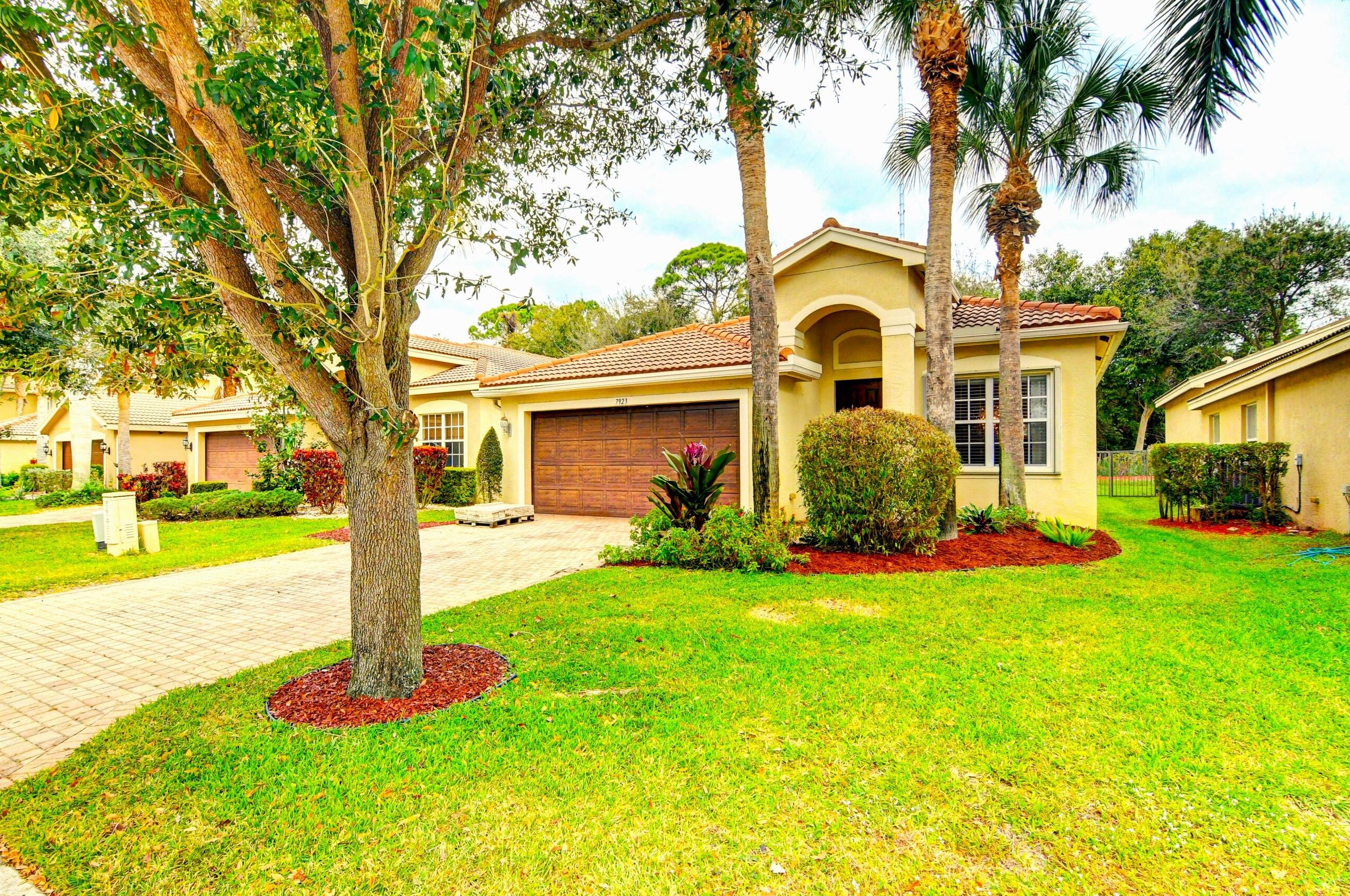 7923 Parsons Pine Dr, Boynton Beach, FL 33437-7527