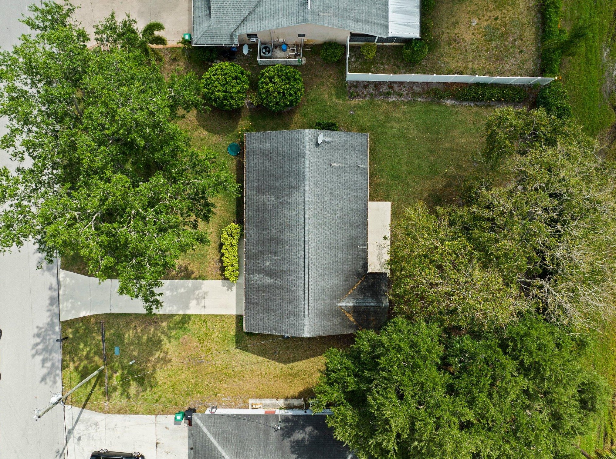 422 Sansom Ln, Fort Pierce FL 34953-2960 exterior