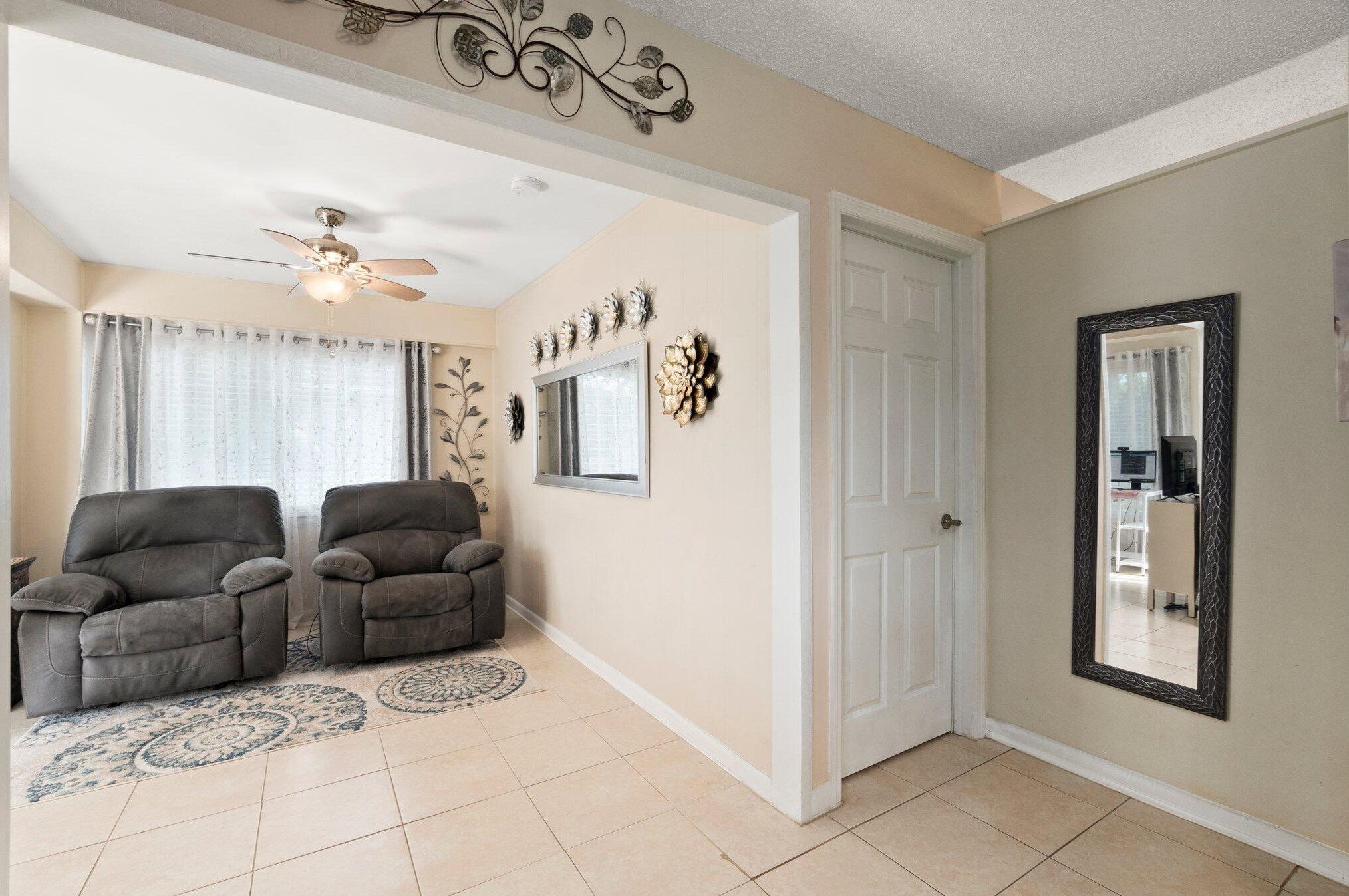 422 Sansom Ln, Fort Pierce FL 34953-2960 exterior