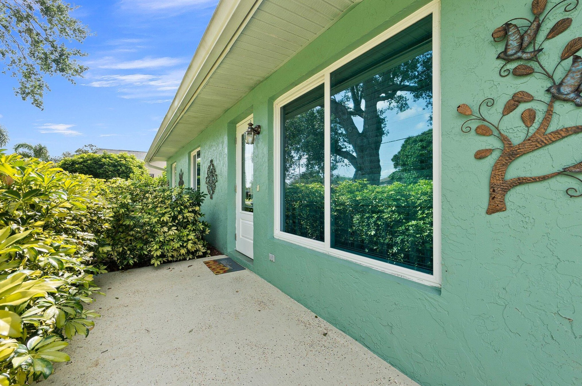 422 Sansom Ln, Fort Pierce FL 34953-2960 exterior