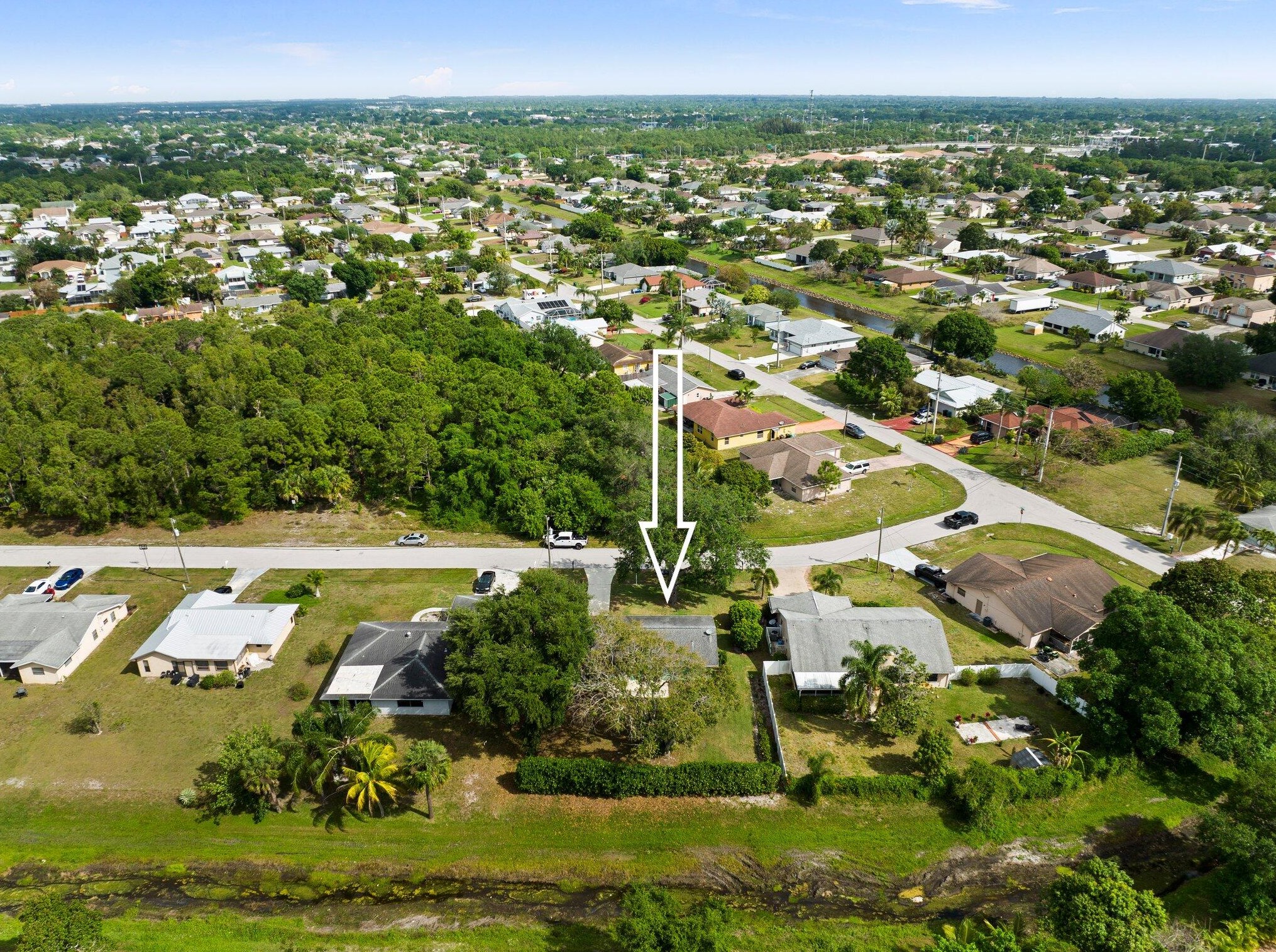 422 Sansom Ln, Fort Pierce FL 34953-2960 exterior