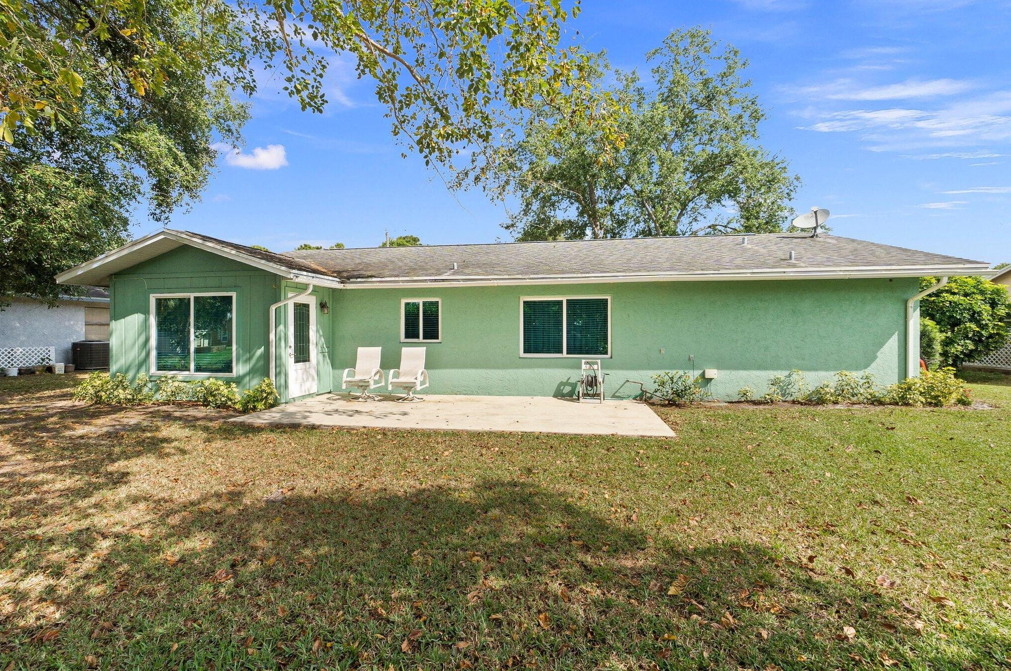 422 Sansom Ln, Fort Pierce FL 34953-2960 exterior