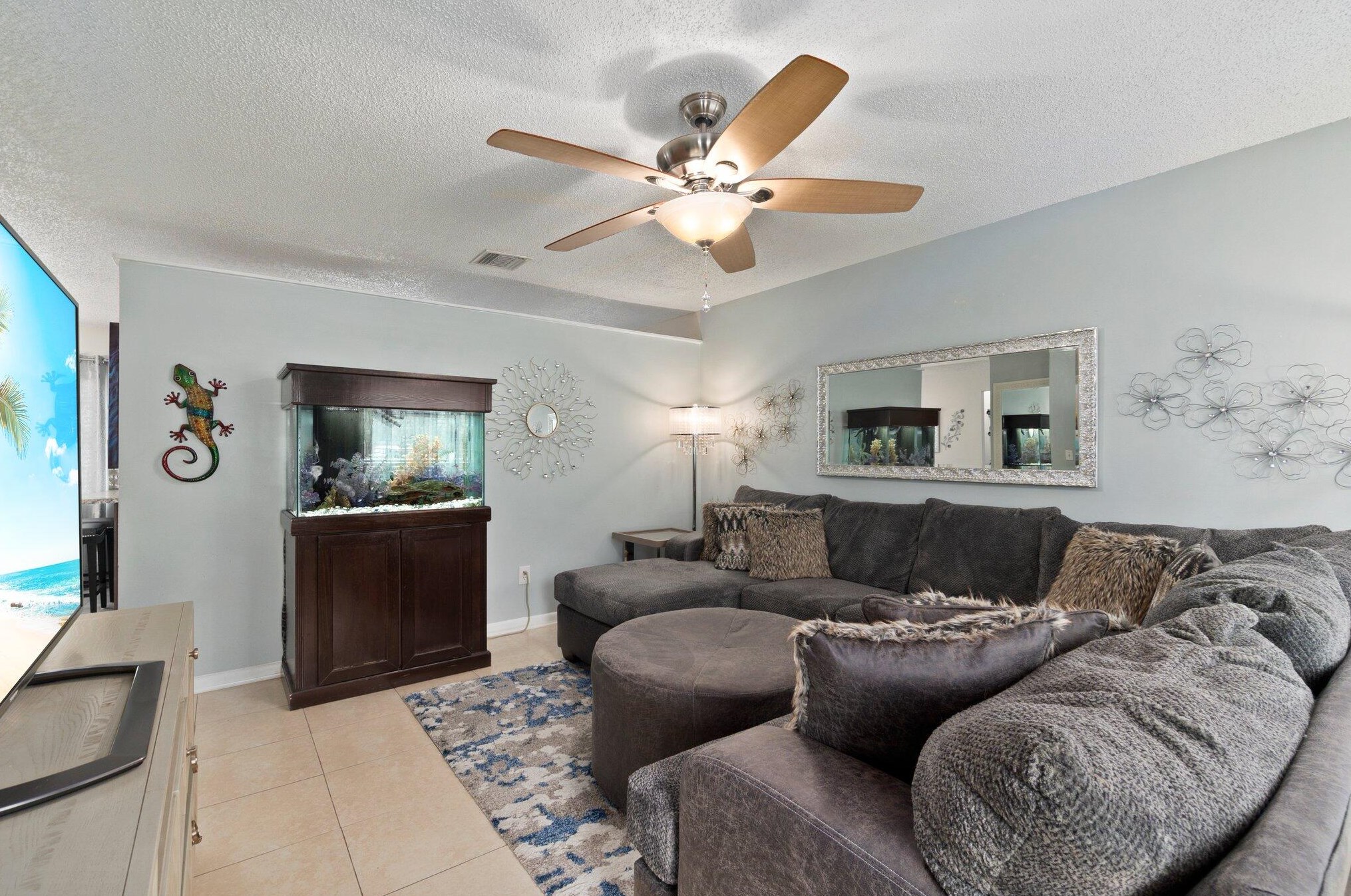 422 Sansom Ln, Fort Pierce FL 34953-2960 exterior