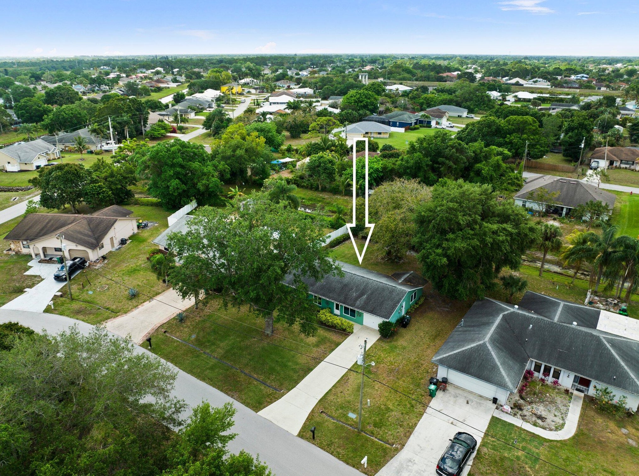 422 Sansom Ln, Fort Pierce FL 34953-2960 exterior