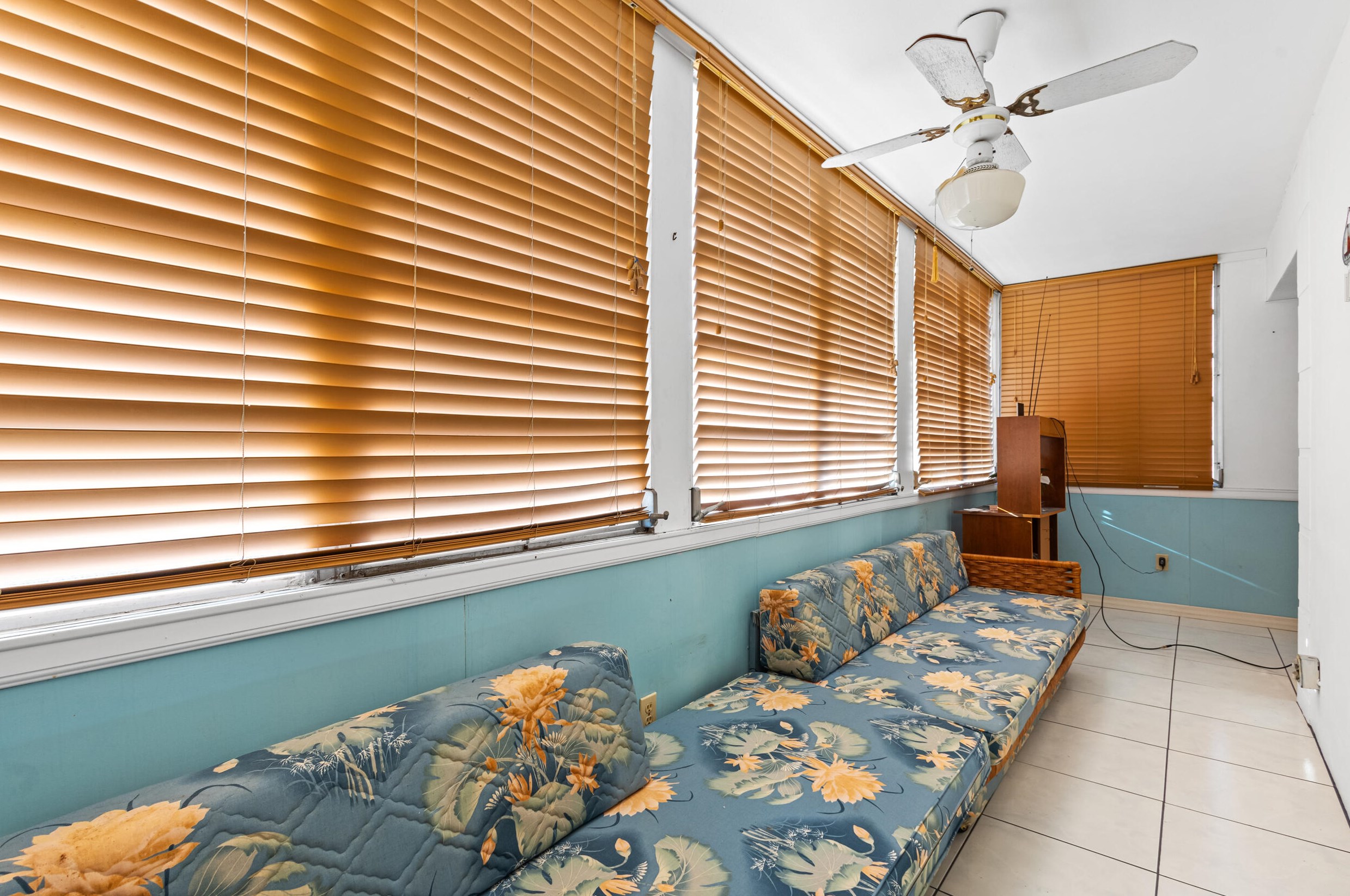 95 Plymouth L, West Palm Beach, FL 33417-1653