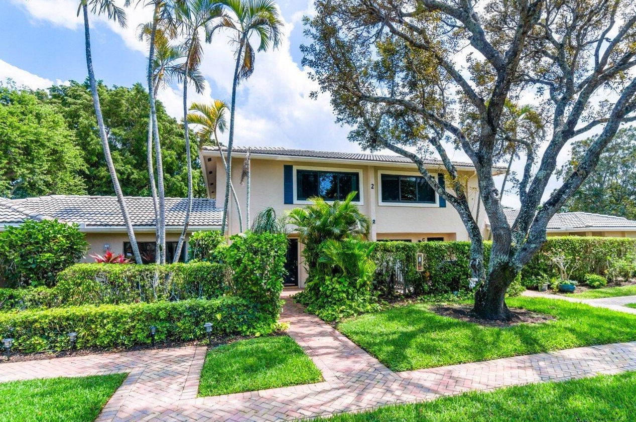 2 Stratford Dr, Boynton Beach, FL 33436-6397