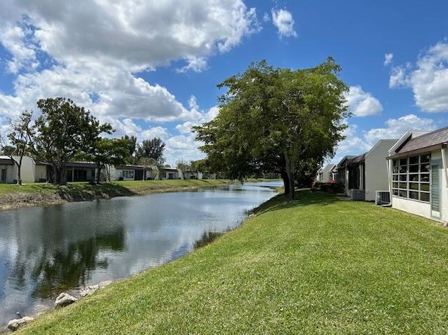 104 Lake Rebecca Dr, West Palm Beach, FL 33411-9204