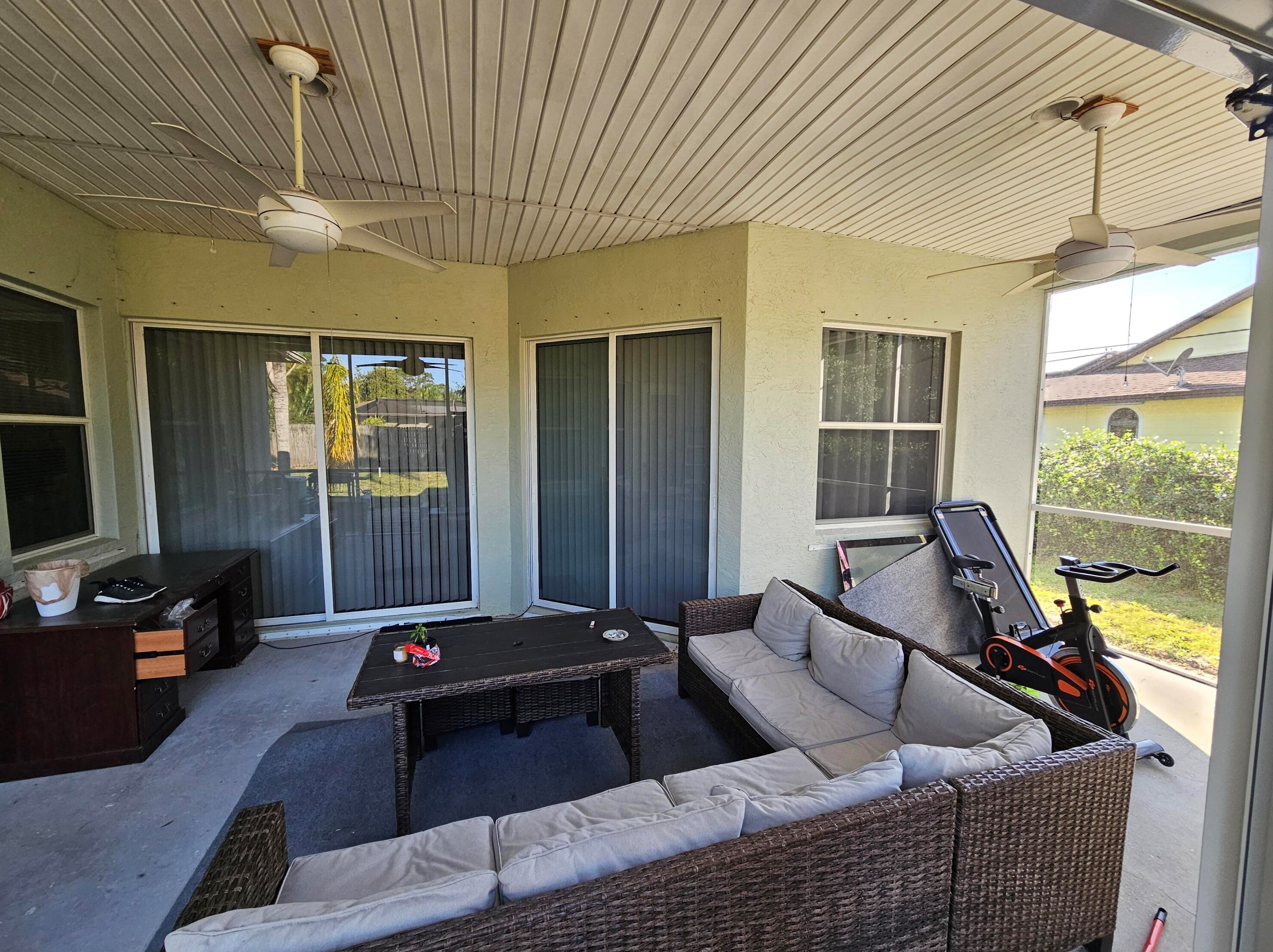 555 Aster Rd, Fort Pierce FL 34953-2907 exterior