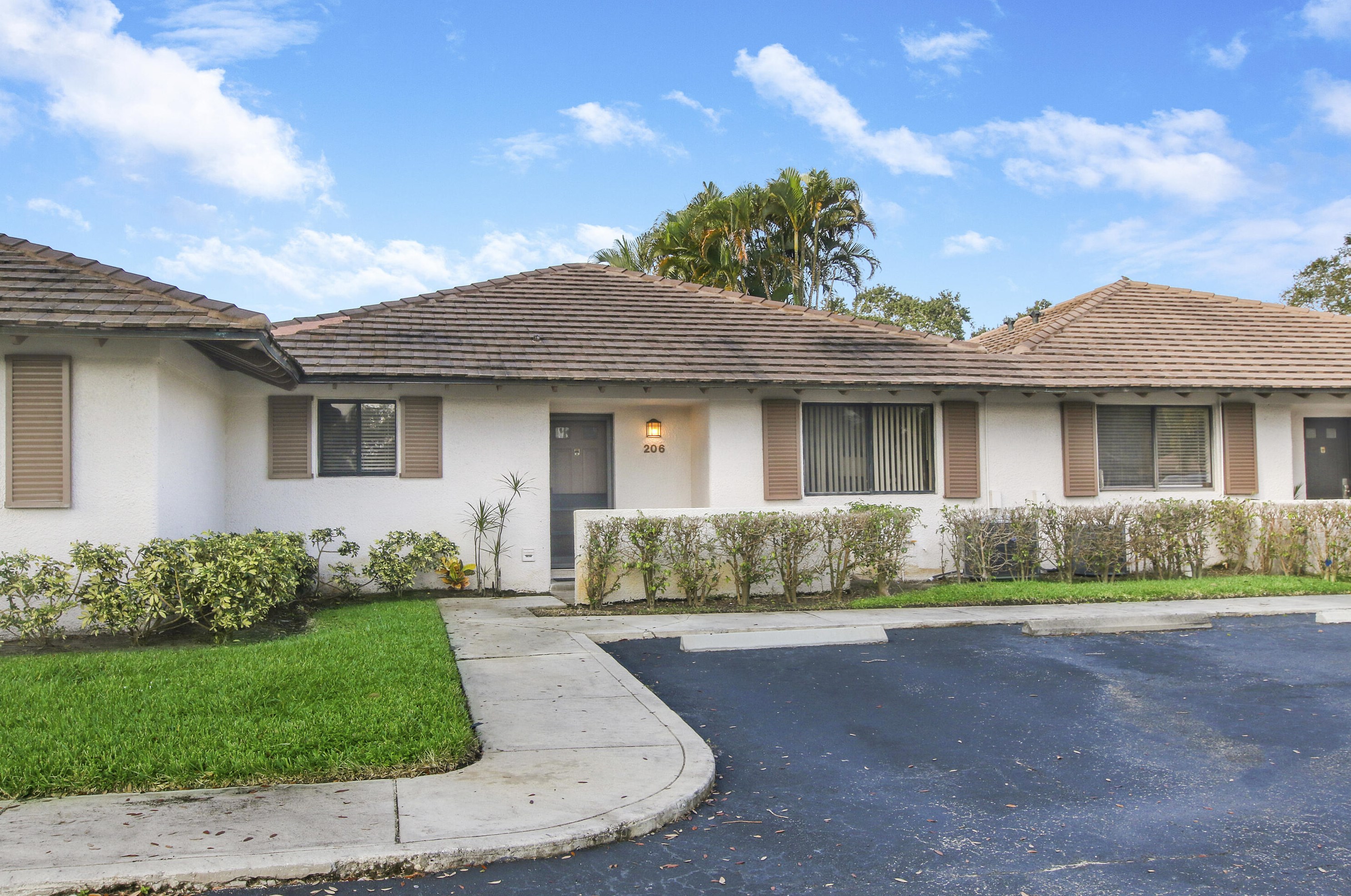 206 Club Dr, West Palm Beach, FL 33418-7012