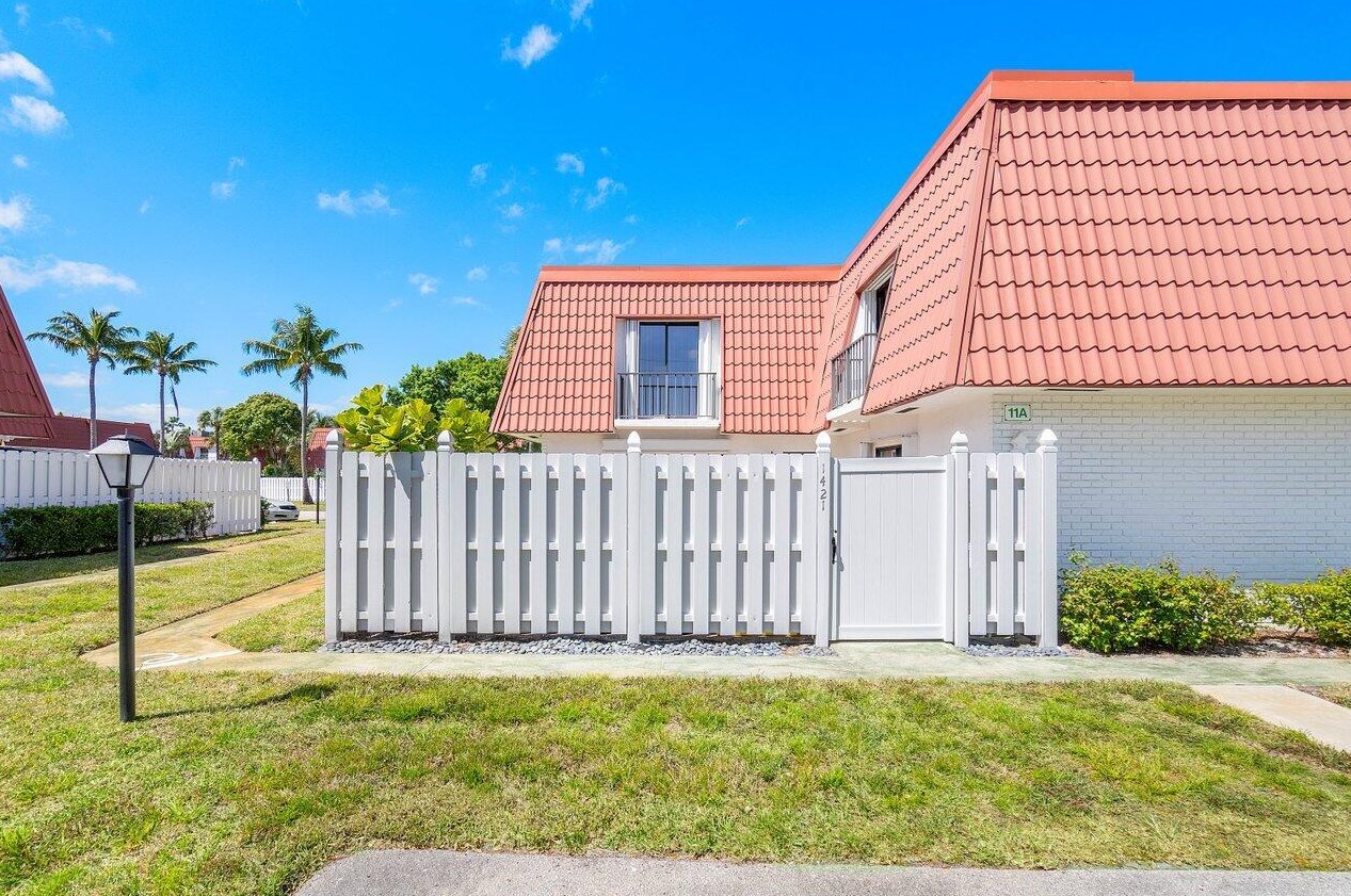1421 28th Ave, Boynton Beach, FL 33426-8020