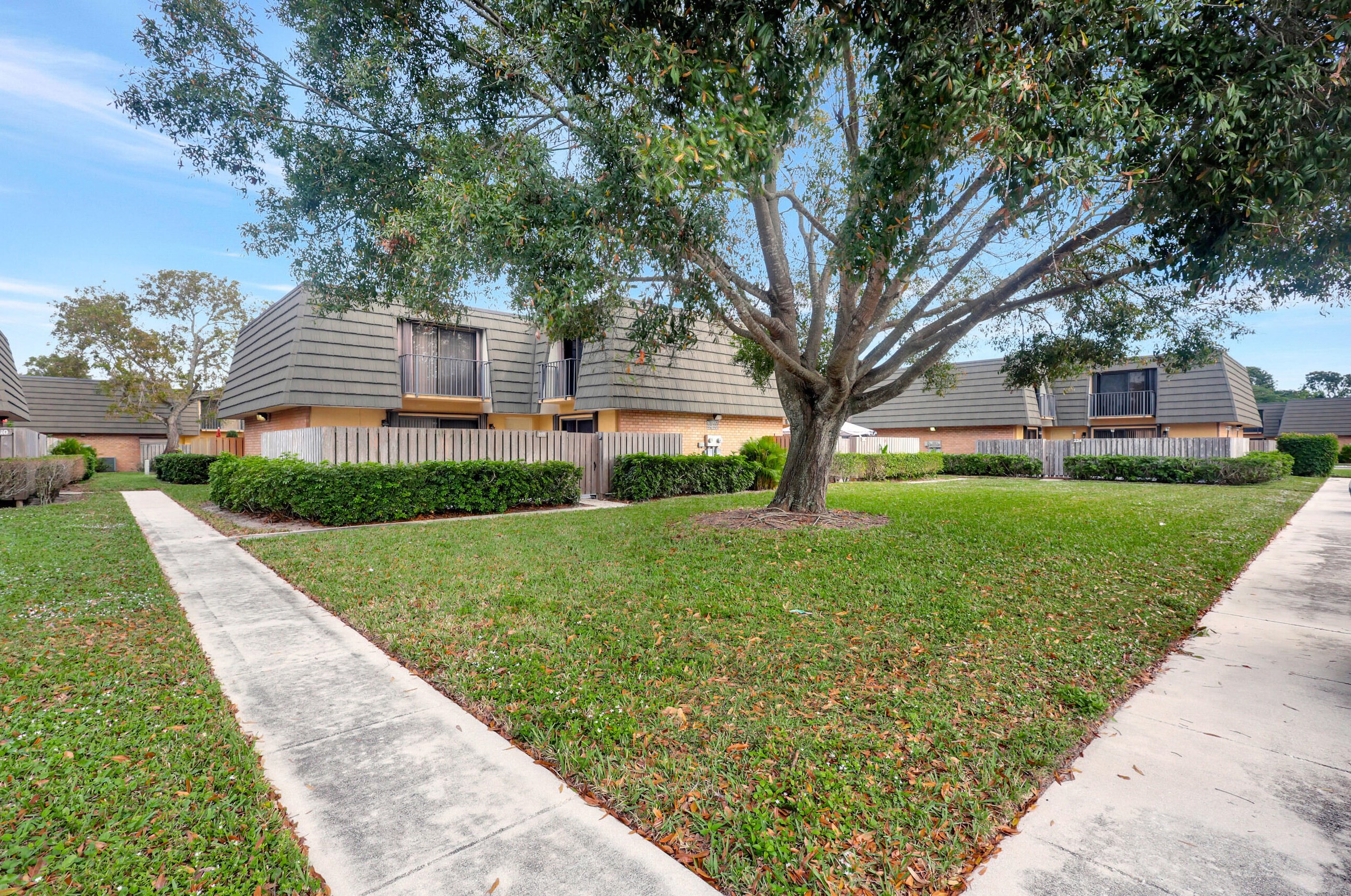 2211 22nd Way, West Palm Beach, FL 33407-6631