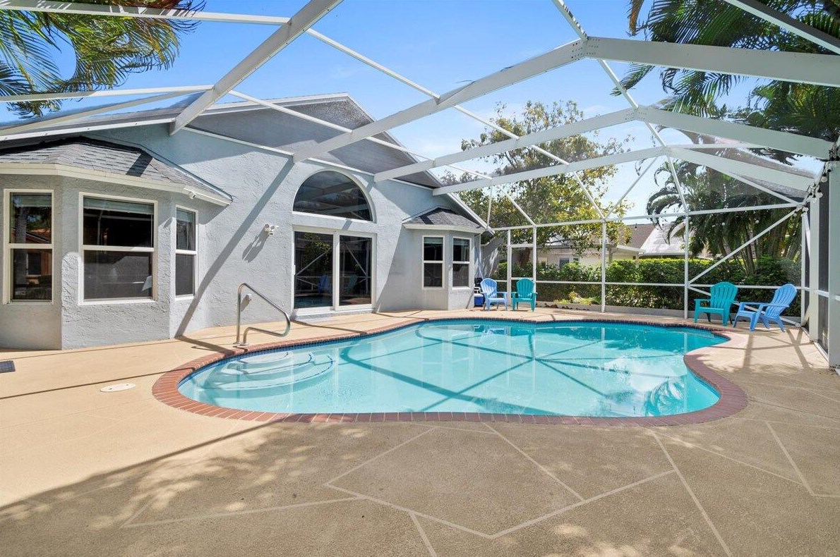 360 Hammocks Trl, West Palm Beach, FL 33413-2159