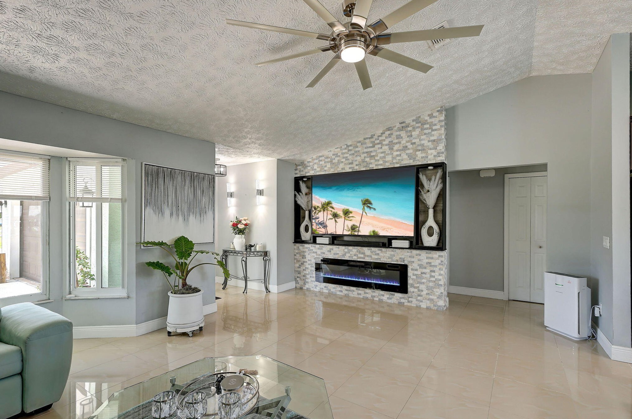 779 Se Carnival Ave, Fort Pierce, FL 34983