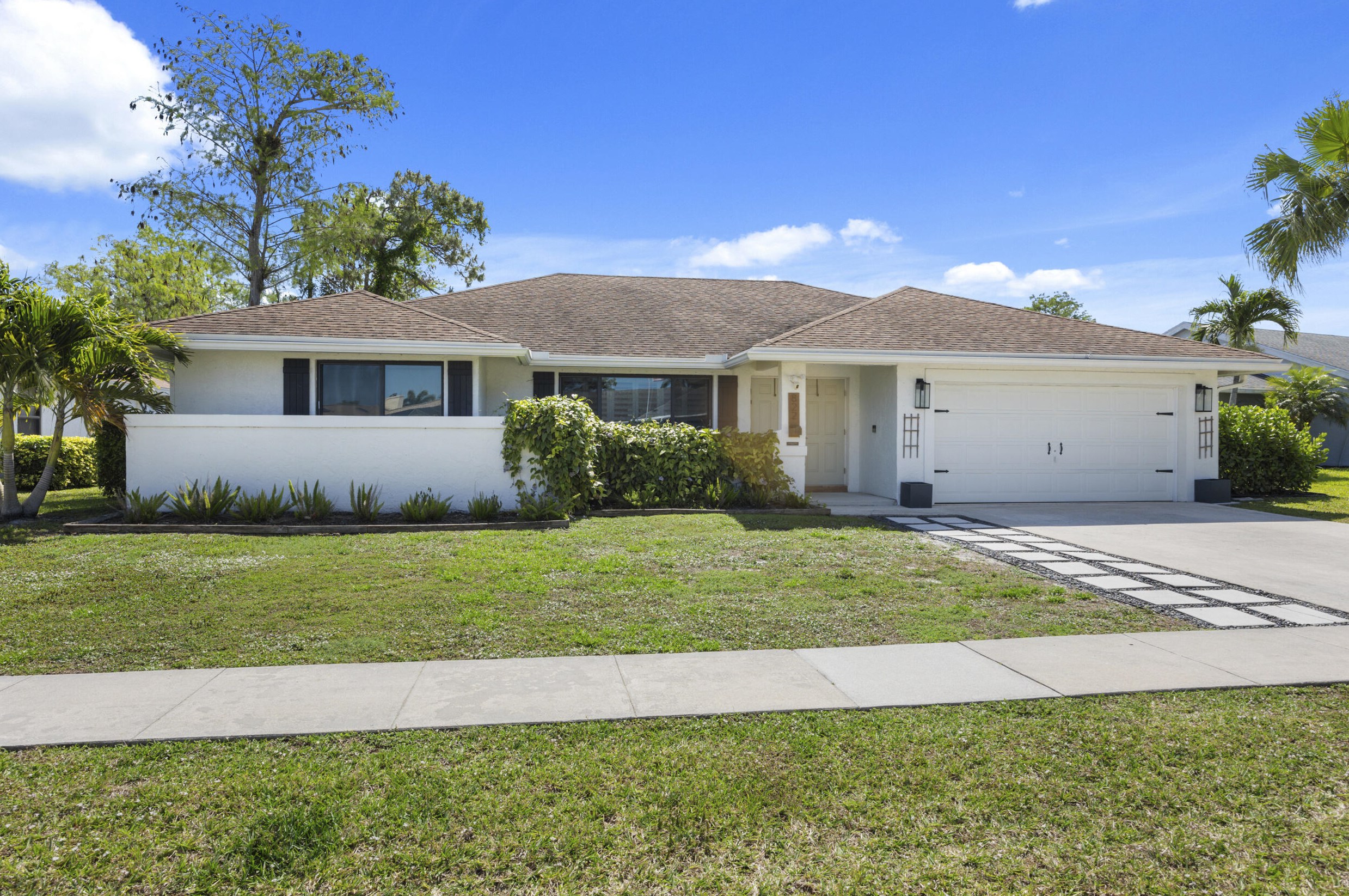 822 Azure Ave, West Palm Beach, FL 33414-8132