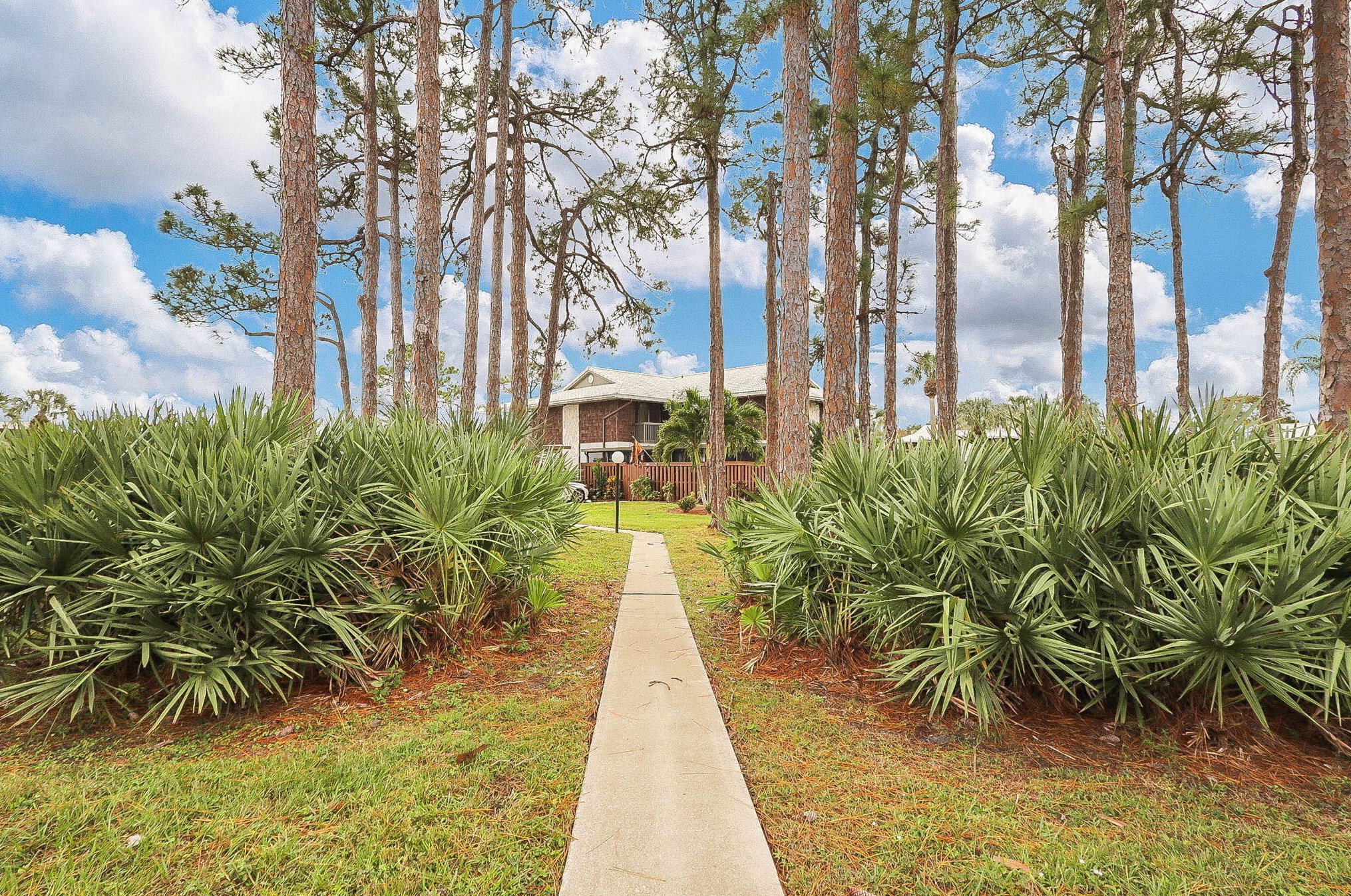 2901 Round Table Dr, Fort Pierce FL  34952-6794 exterior