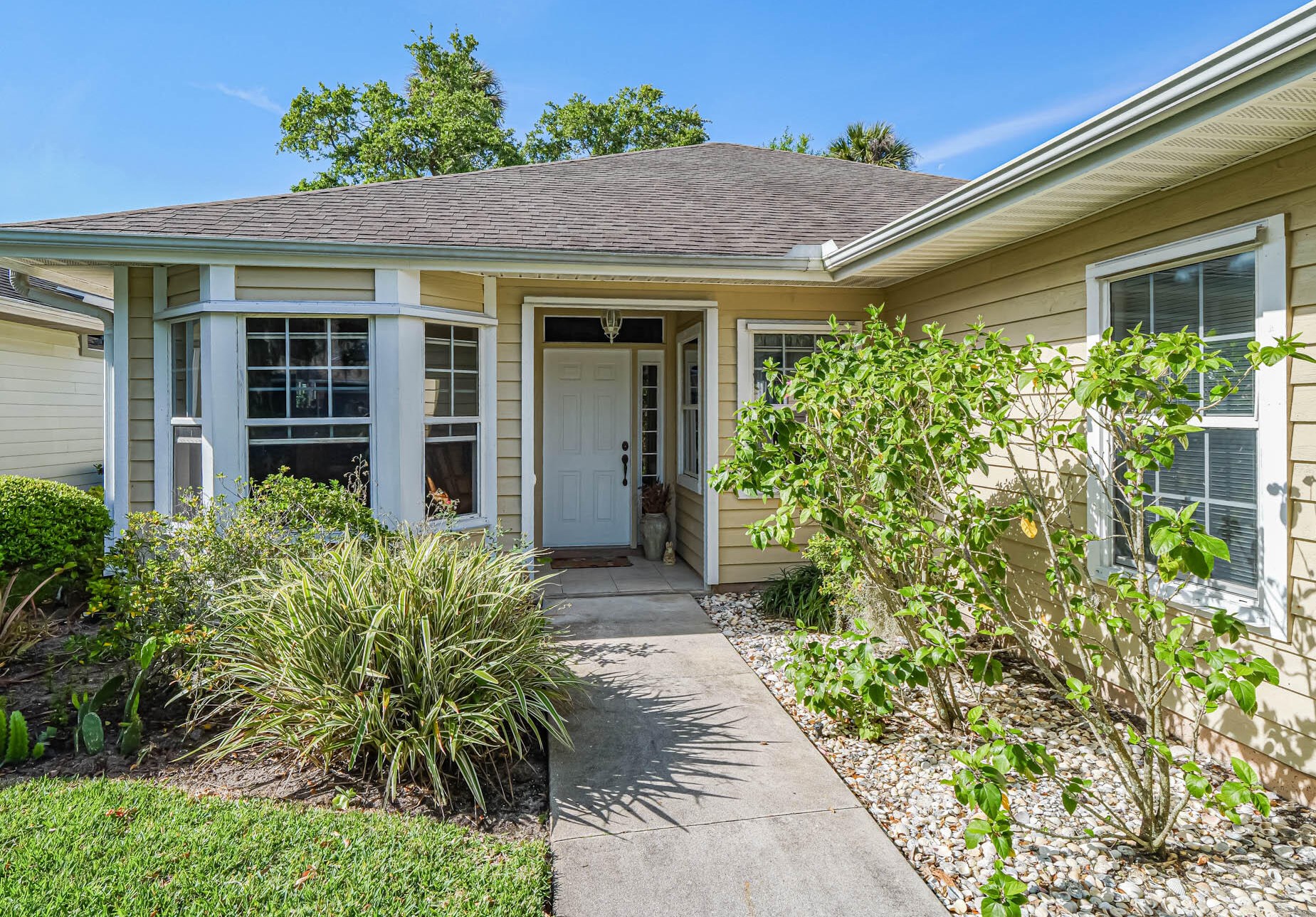 335 Hawthorne Ln, Vero Beach, FL 32962-7341