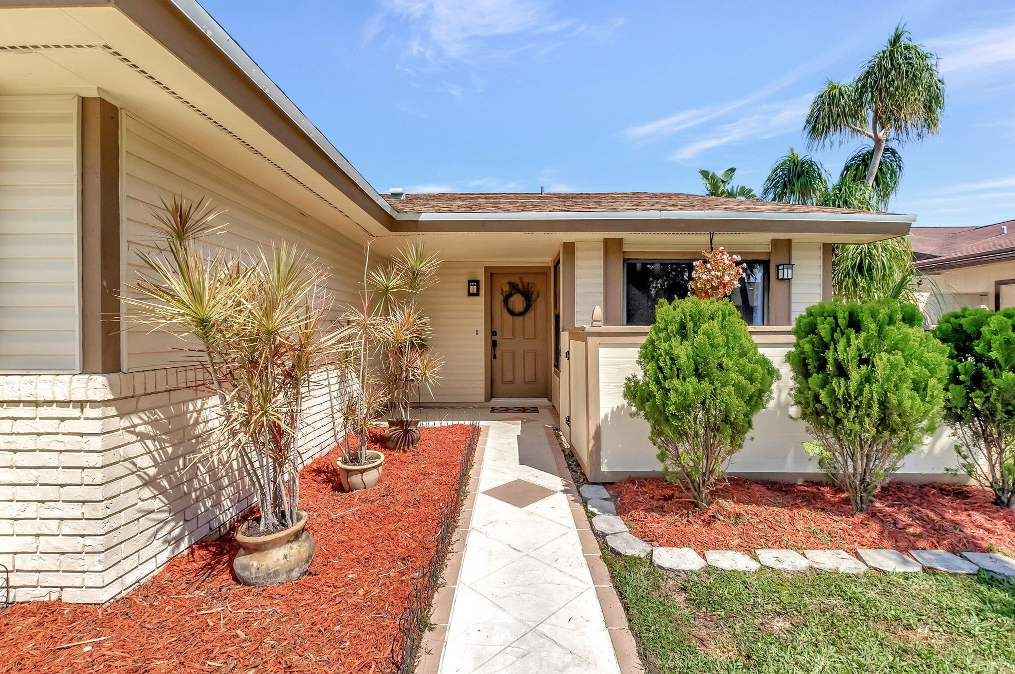 13 Fawlkland Cir, Boynton Beach, FL 33426-8119