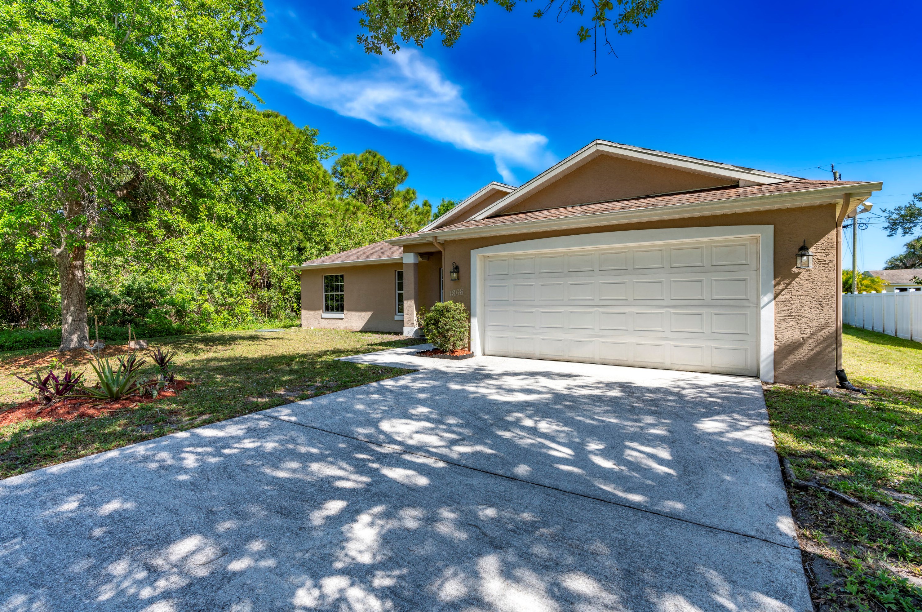 1866 Mandrake Cir, Fort Pierce, FL 34952-6945
