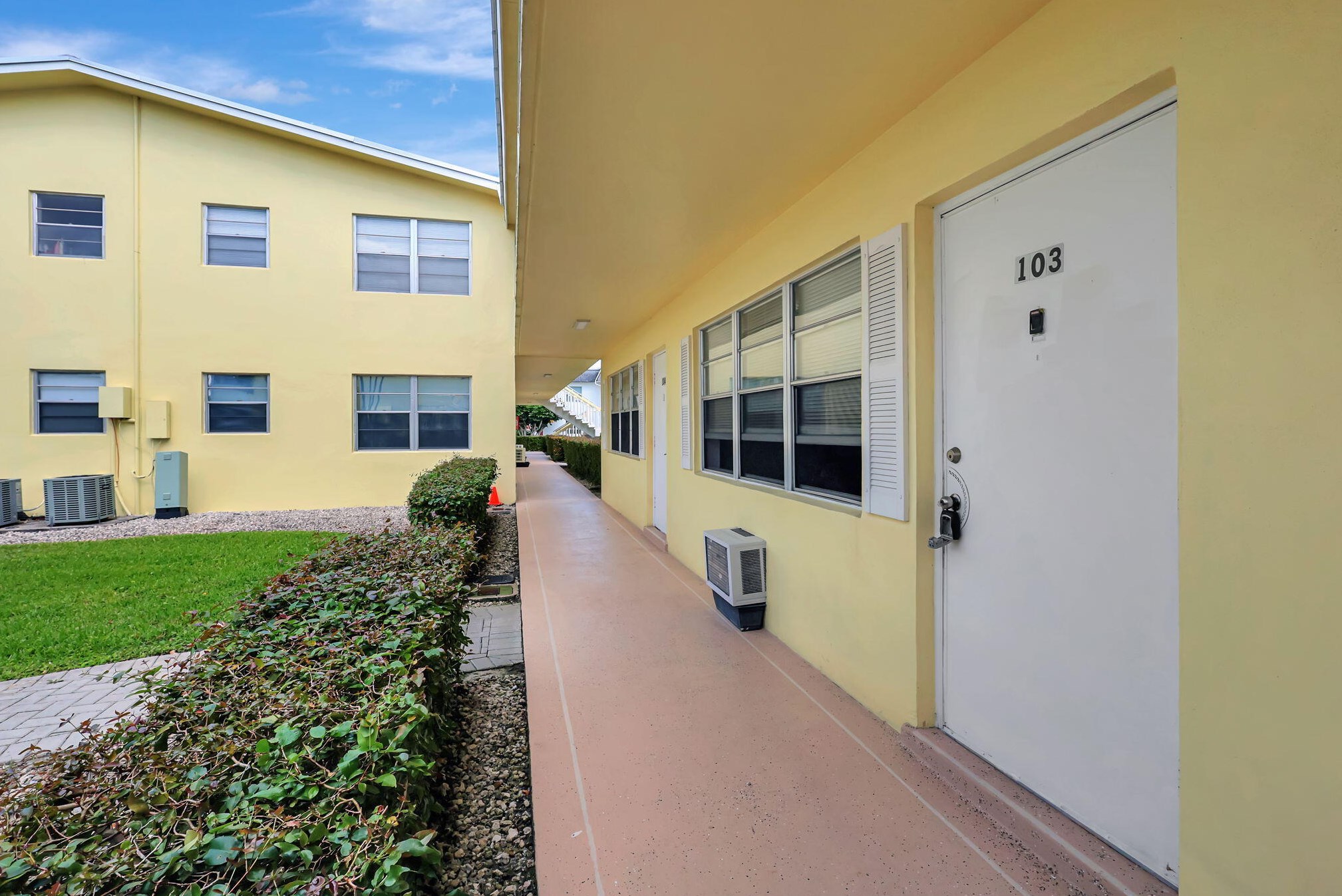 103 Sheffield, West Palm Beach FL  33417-1528 exterior